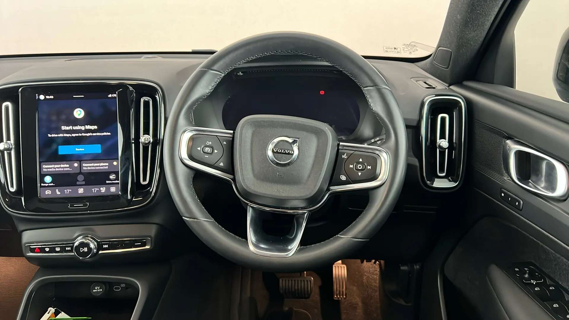 2023 VOLVO C40 2023 VOLVO C40