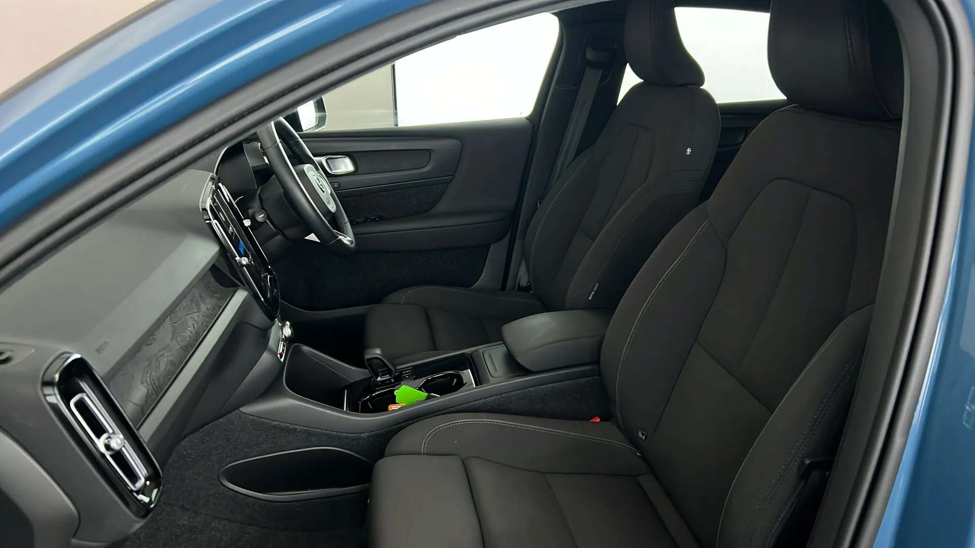 2023 VOLVO C40 2023 VOLVO C40