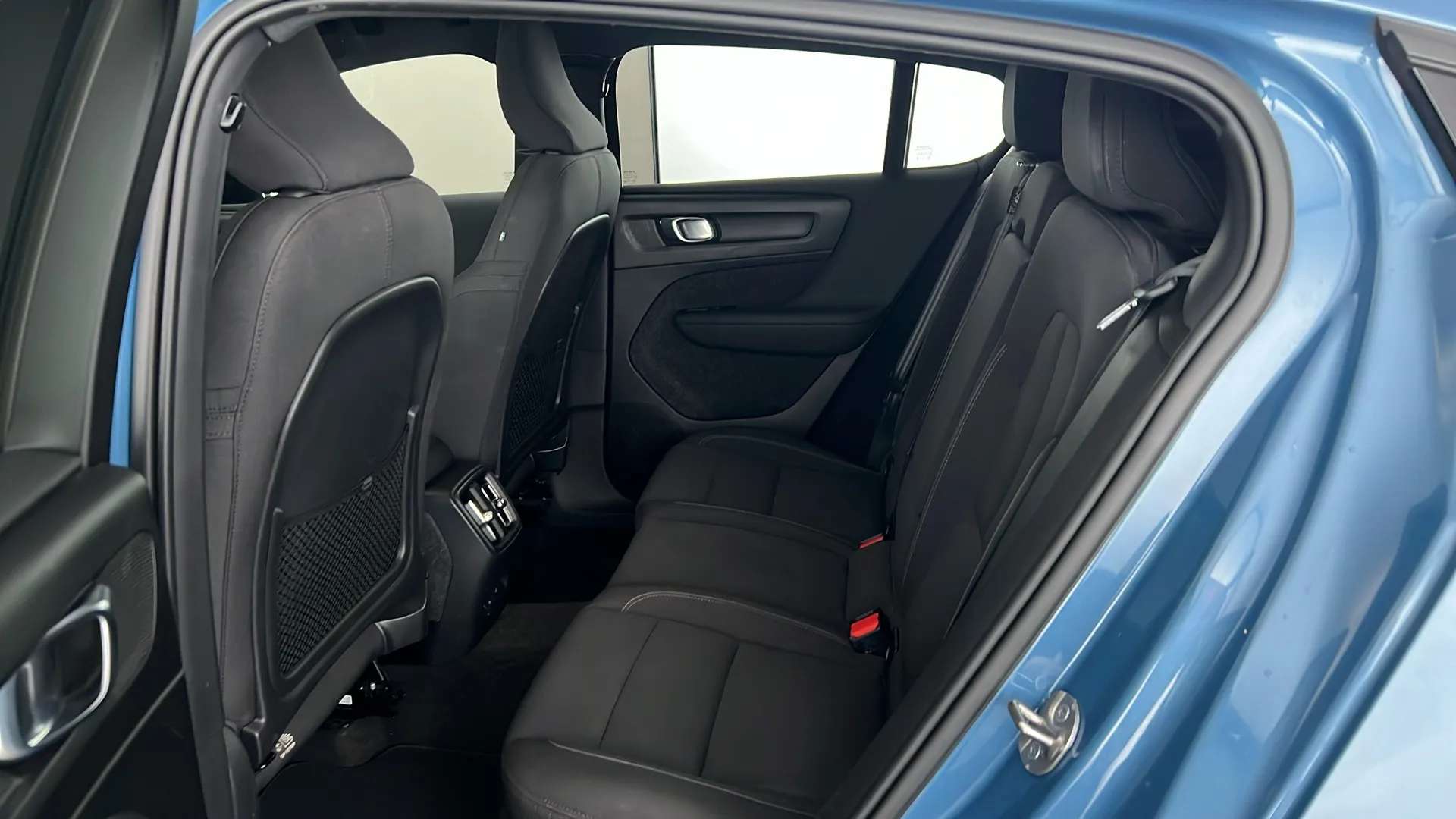 2023 VOLVO C40 2023 VOLVO C40