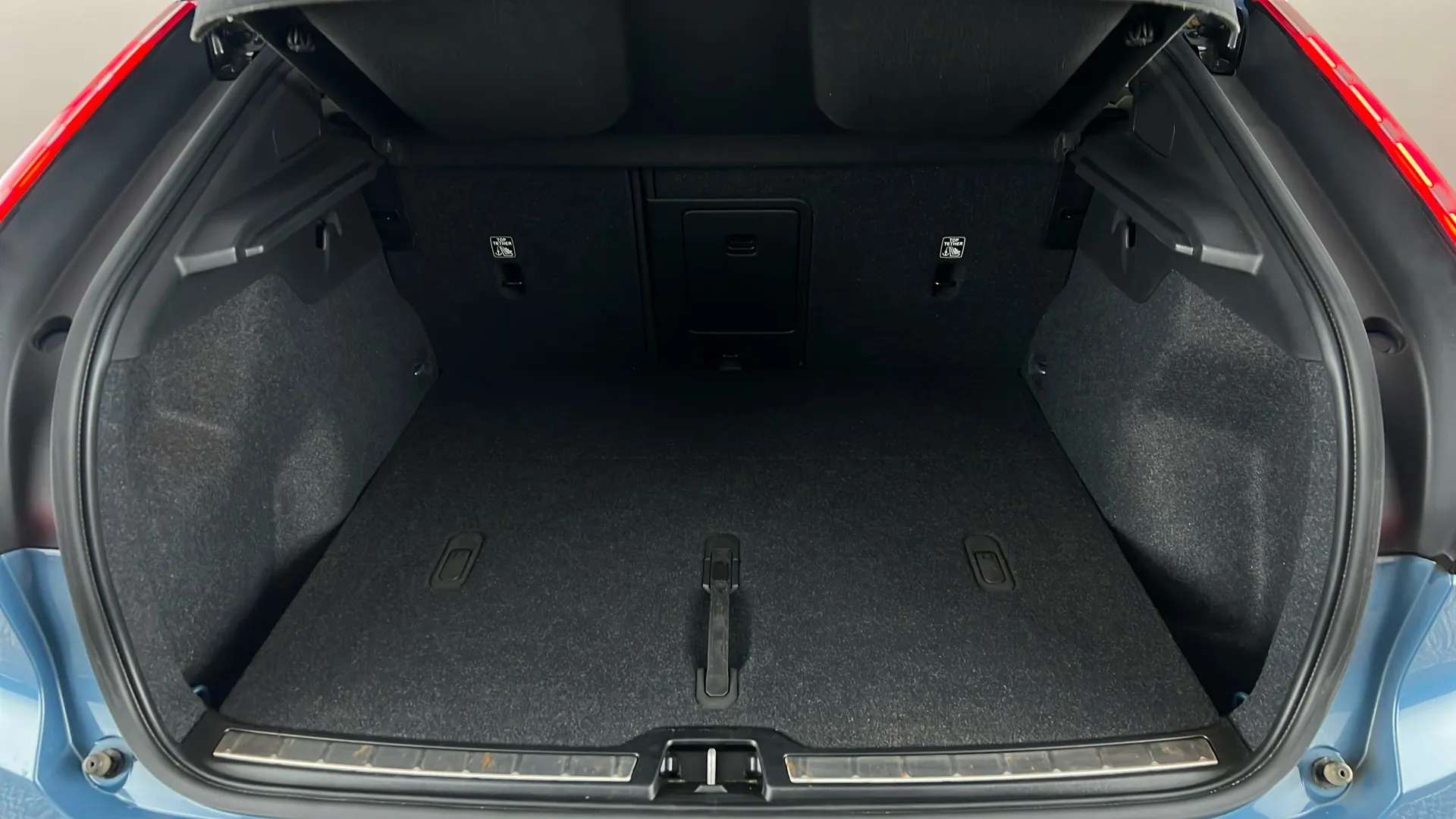 2023 VOLVO C40 2023 VOLVO C40