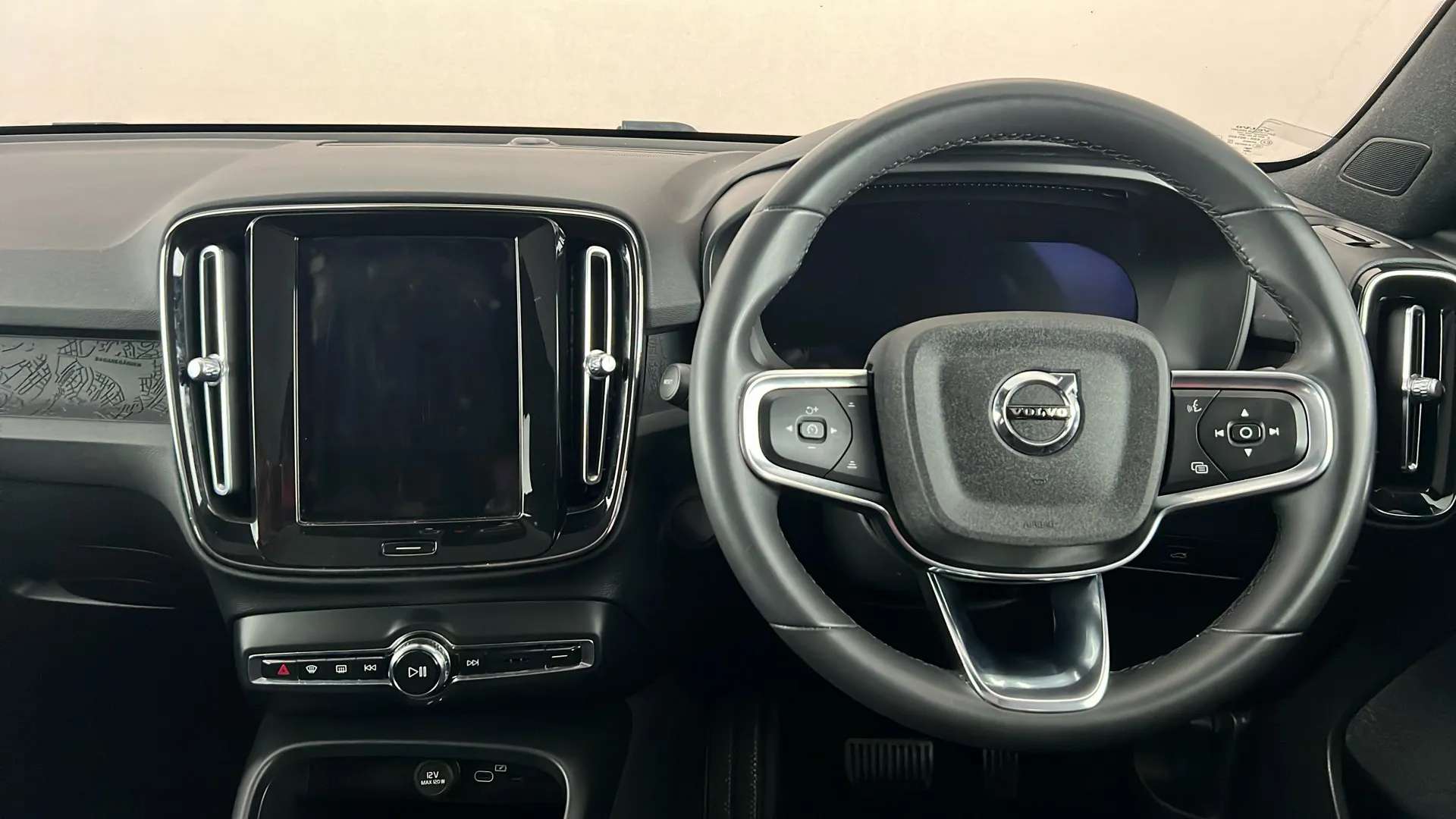 2023 VOLVO C40 2023 VOLVO C40