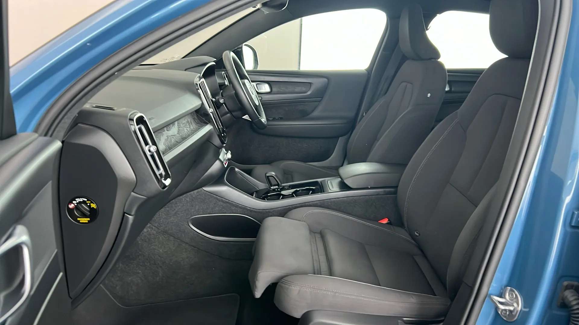 2023 VOLVO C40 2023 VOLVO C40