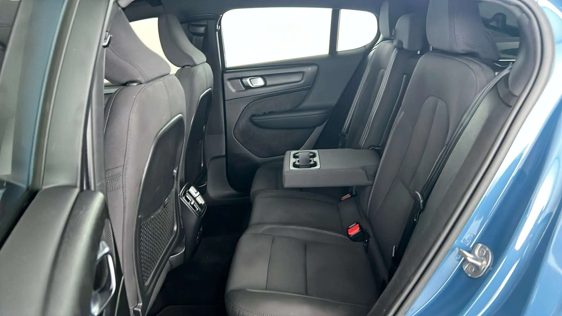 2023 VOLVO C40 2023 VOLVO C40