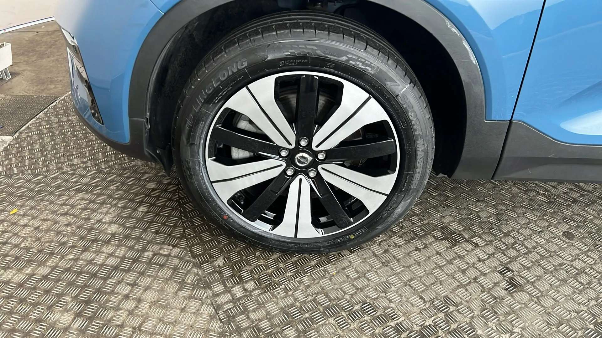 2023 VOLVO C40 2023 VOLVO C40