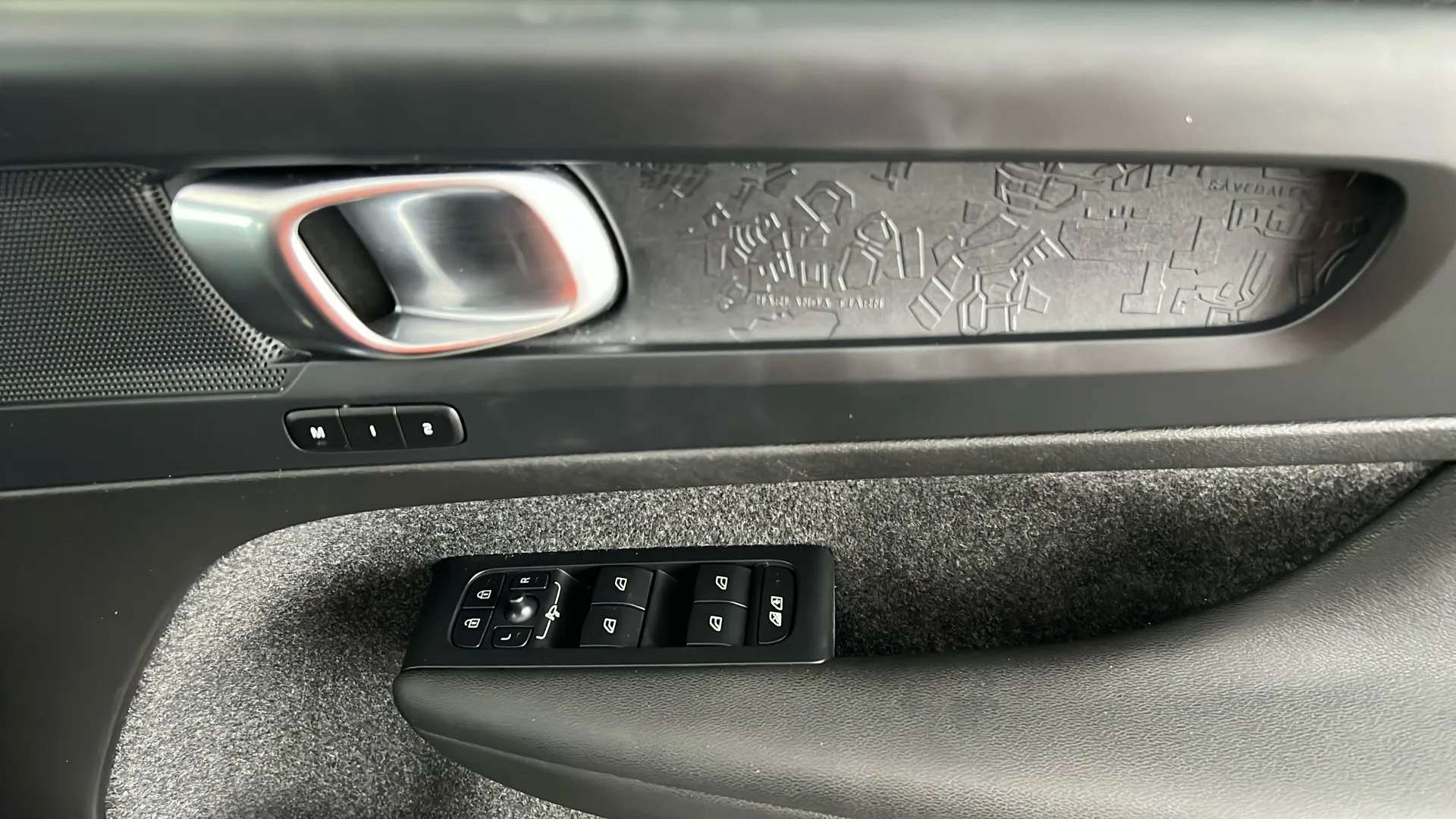 2023 VOLVO C40 2023 VOLVO C40