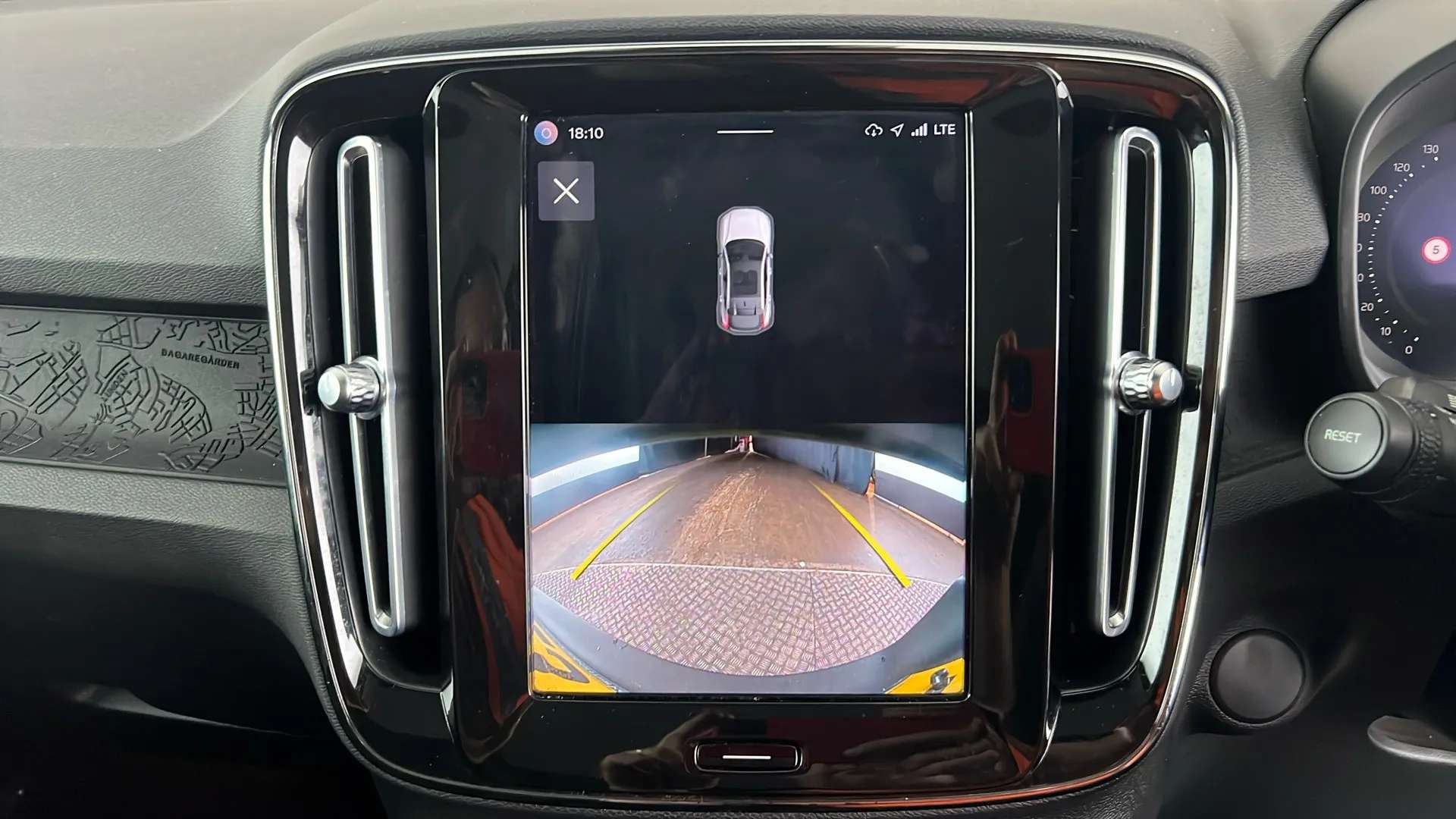 2023 VOLVO C40 2023 VOLVO C40