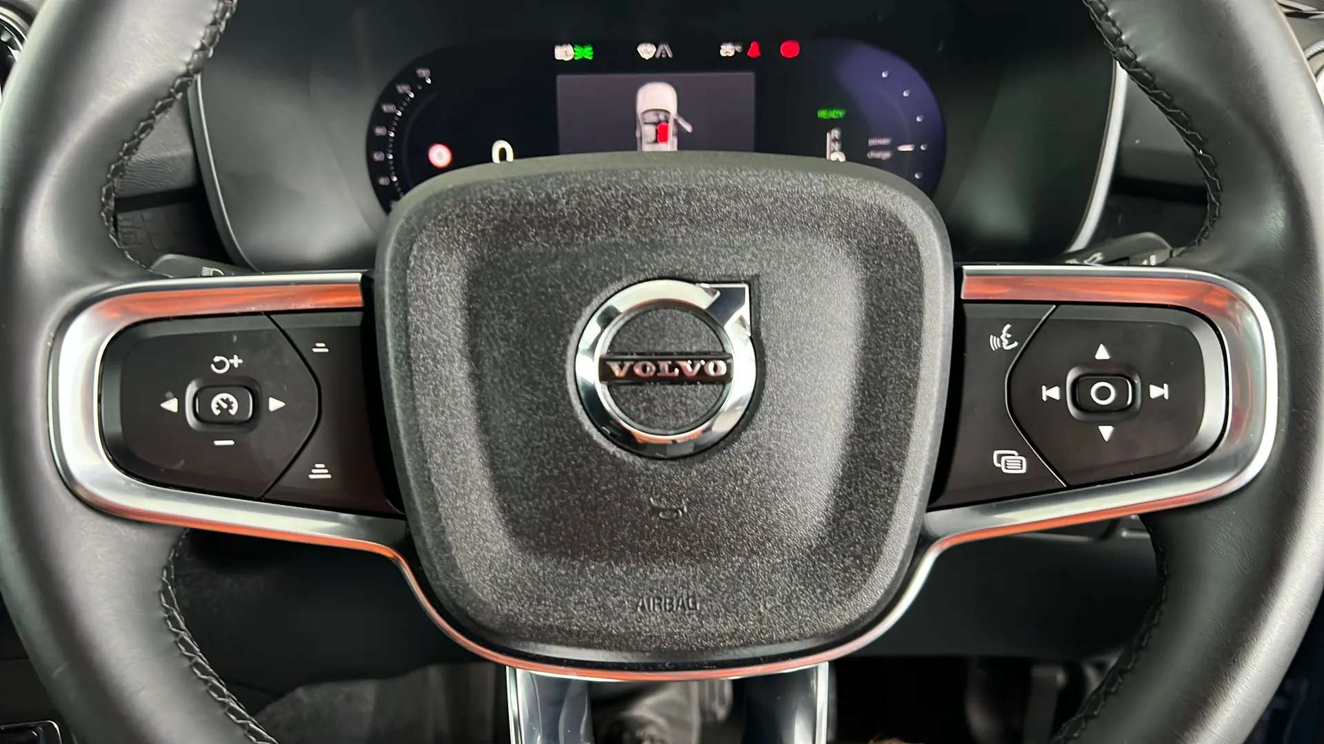 2023 VOLVO C40 2023 VOLVO C40