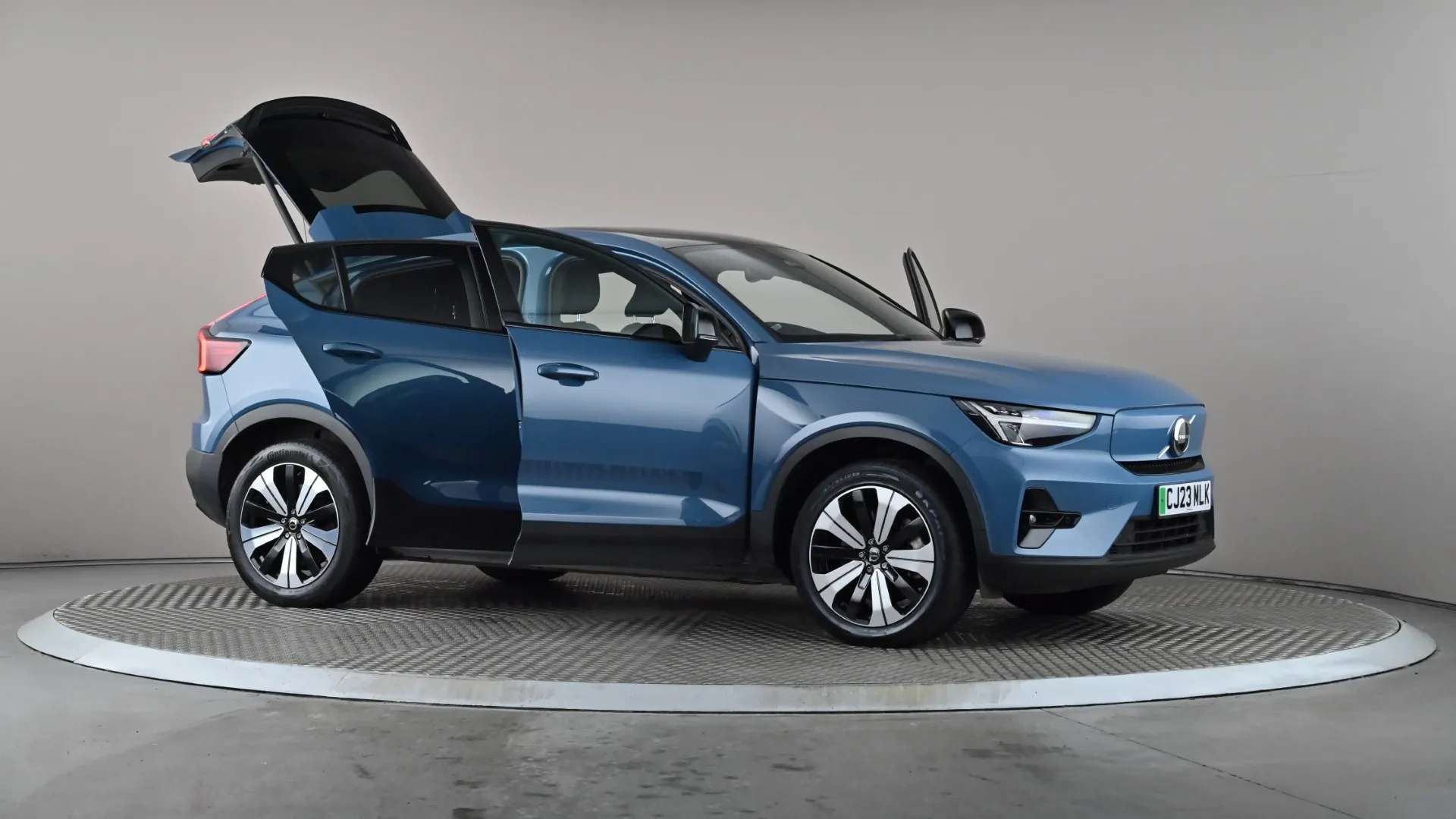 2023 VOLVO C40 2023 VOLVO C40