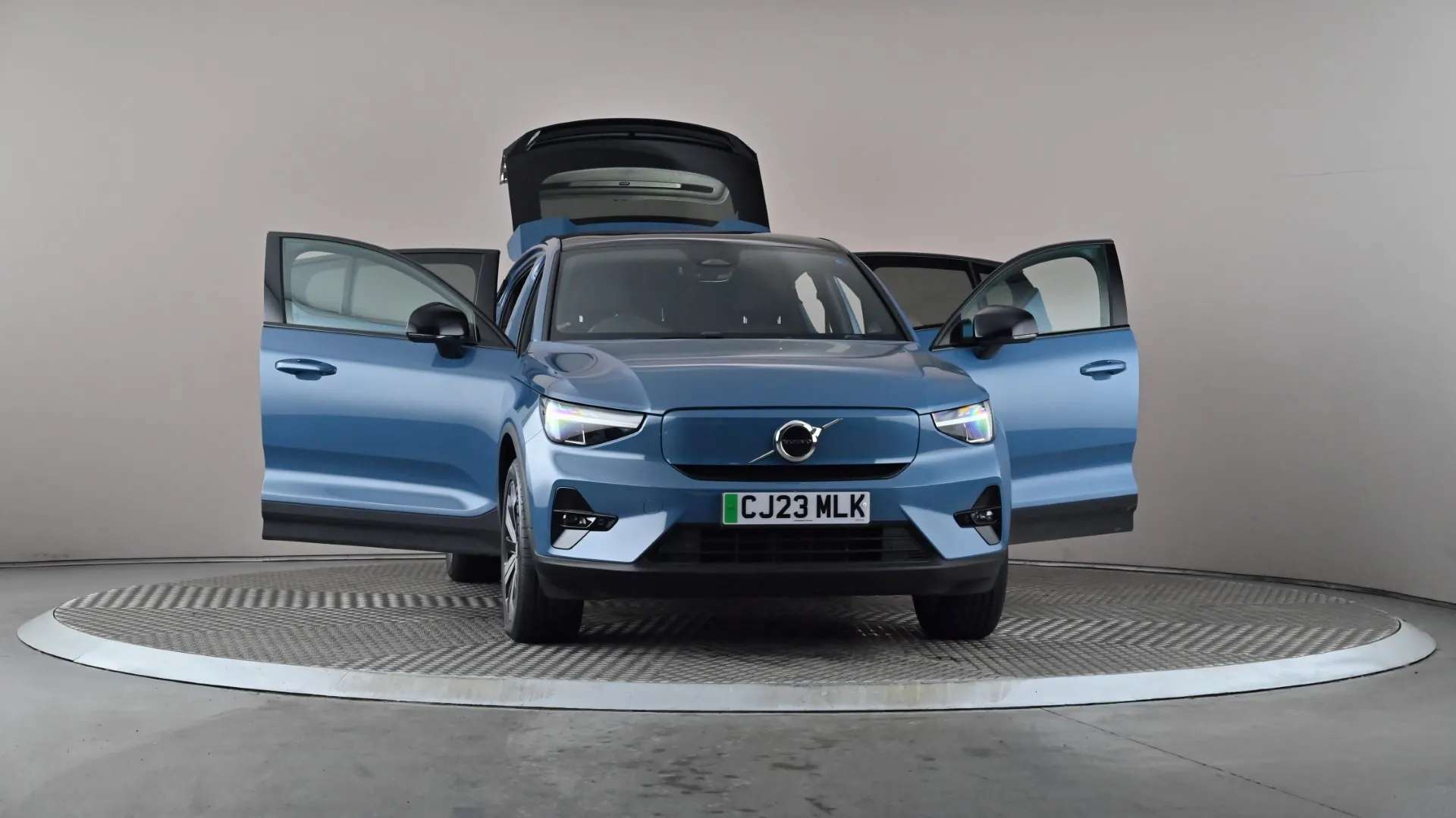 2023 VOLVO C40 2023 VOLVO C40