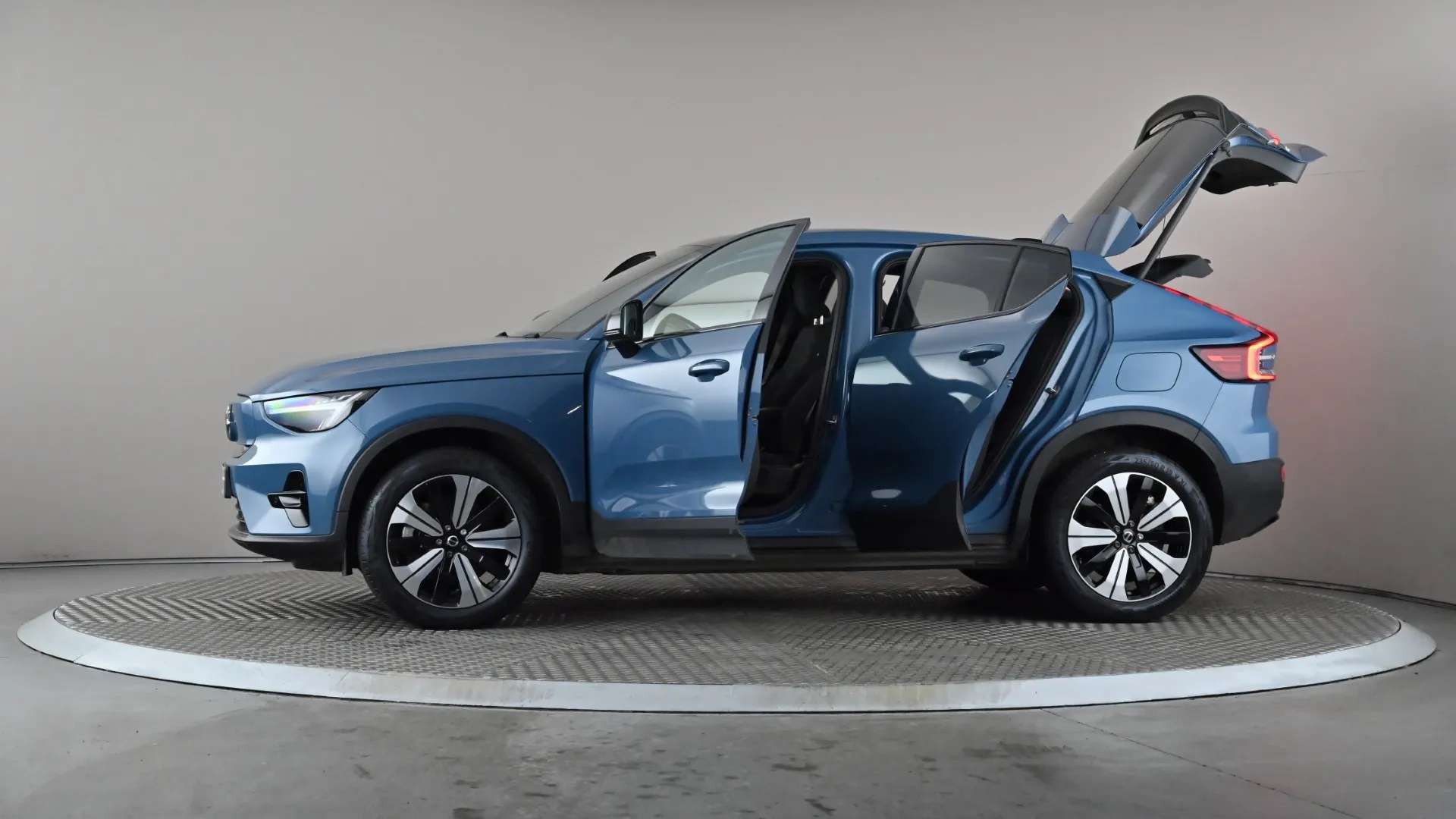 2023 VOLVO C40 2023 VOLVO C40
