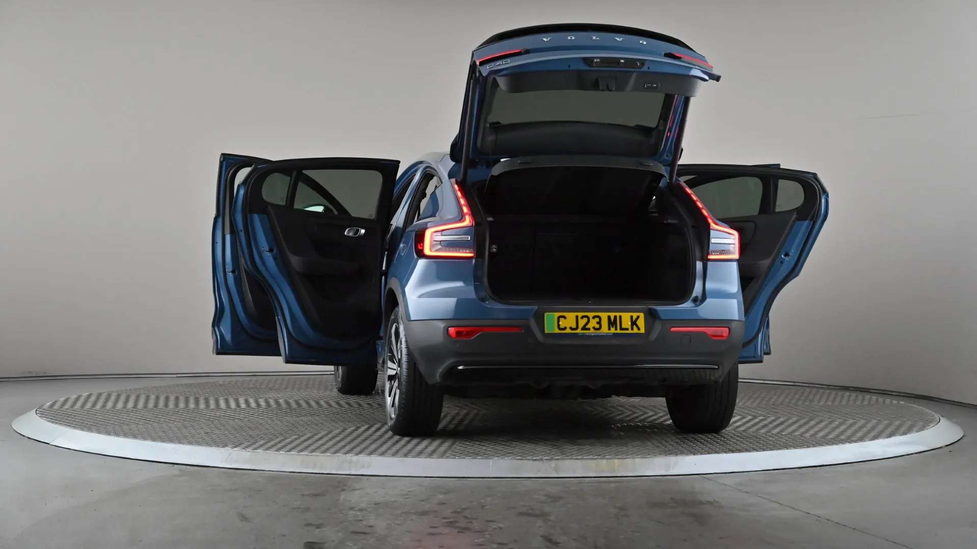 2023 VOLVO C40 2023 VOLVO C40