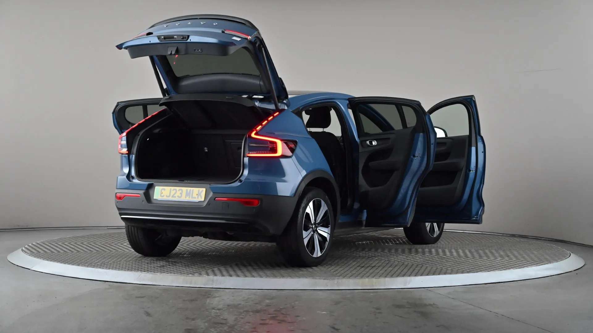 2023 VOLVO C40 2023 VOLVO C40
