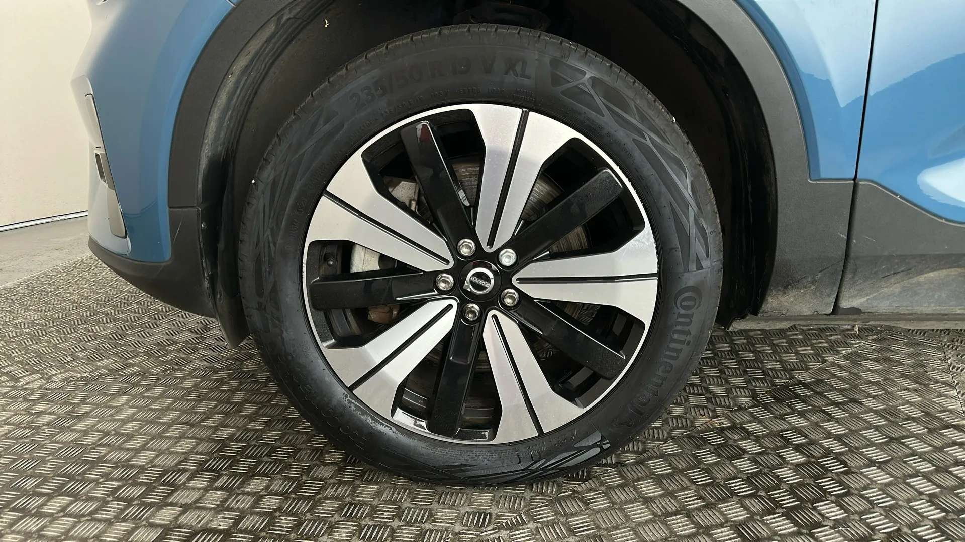 2023 VOLVO C40 2023 VOLVO C40