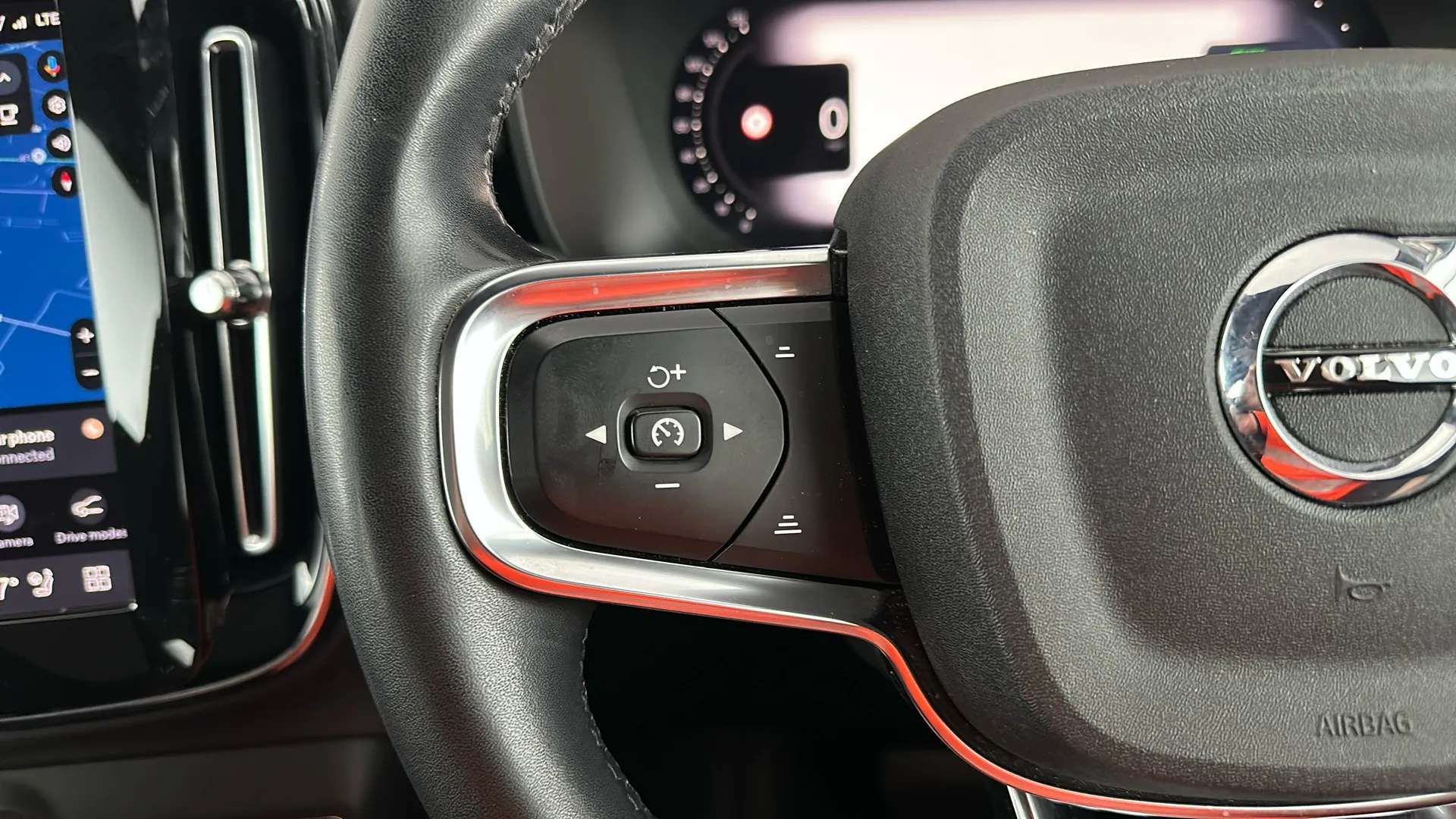 2023 VOLVO C40 2023 VOLVO C40