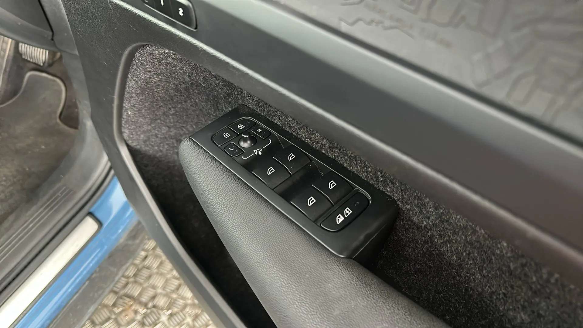 2023 VOLVO C40 2023 VOLVO C40