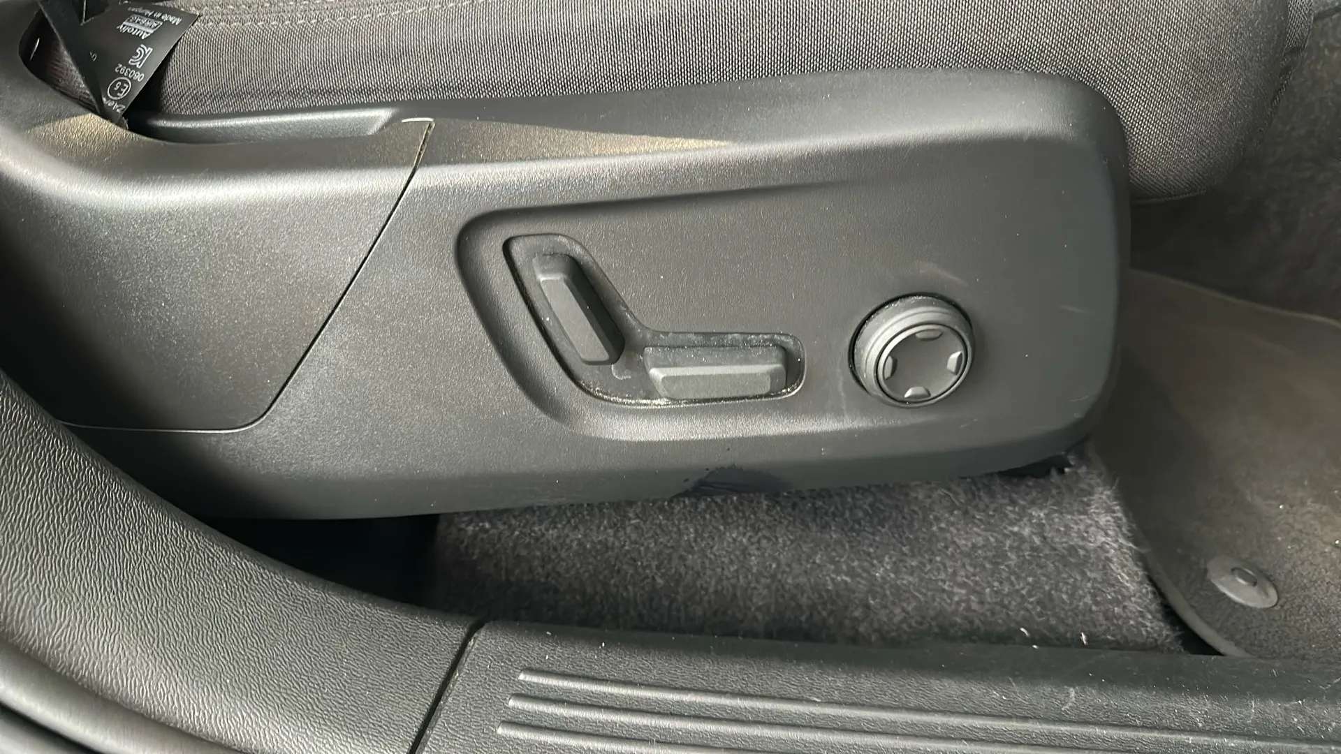 2023 VOLVO C40 2023 VOLVO C40