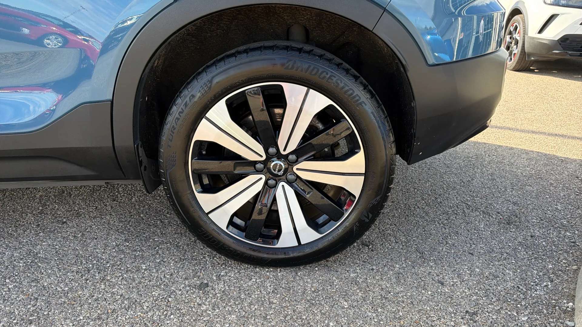 2023 VOLVO C40 2023 VOLVO C40