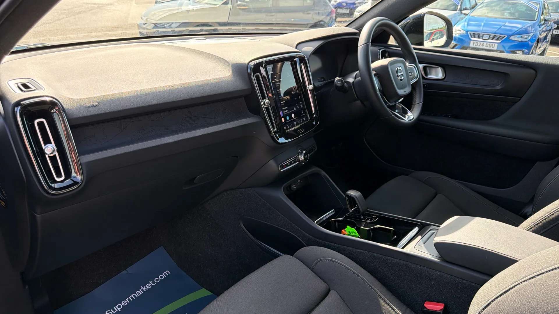 2023 VOLVO C40 2023 VOLVO C40