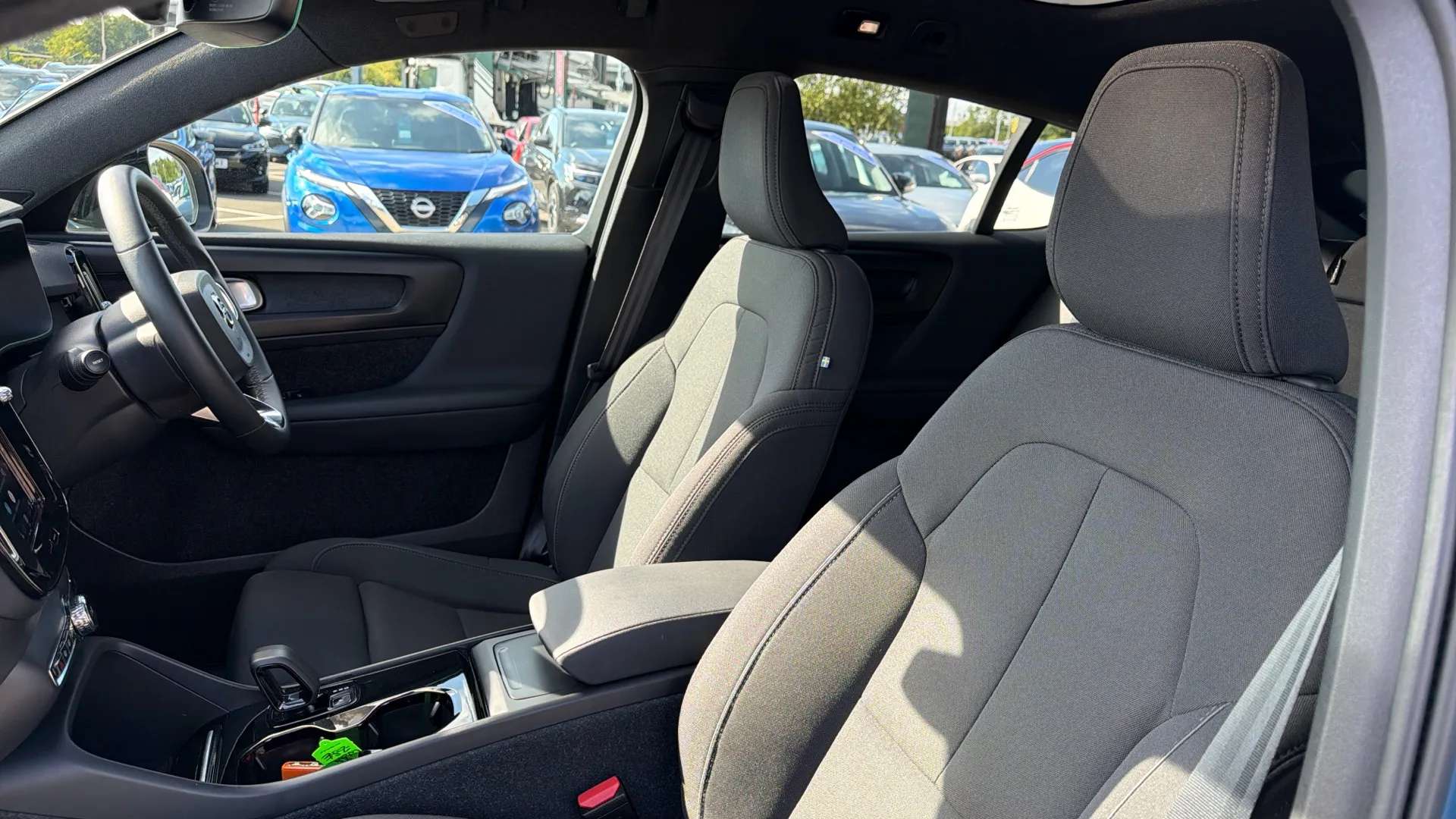 2023 VOLVO C40 2023 VOLVO C40