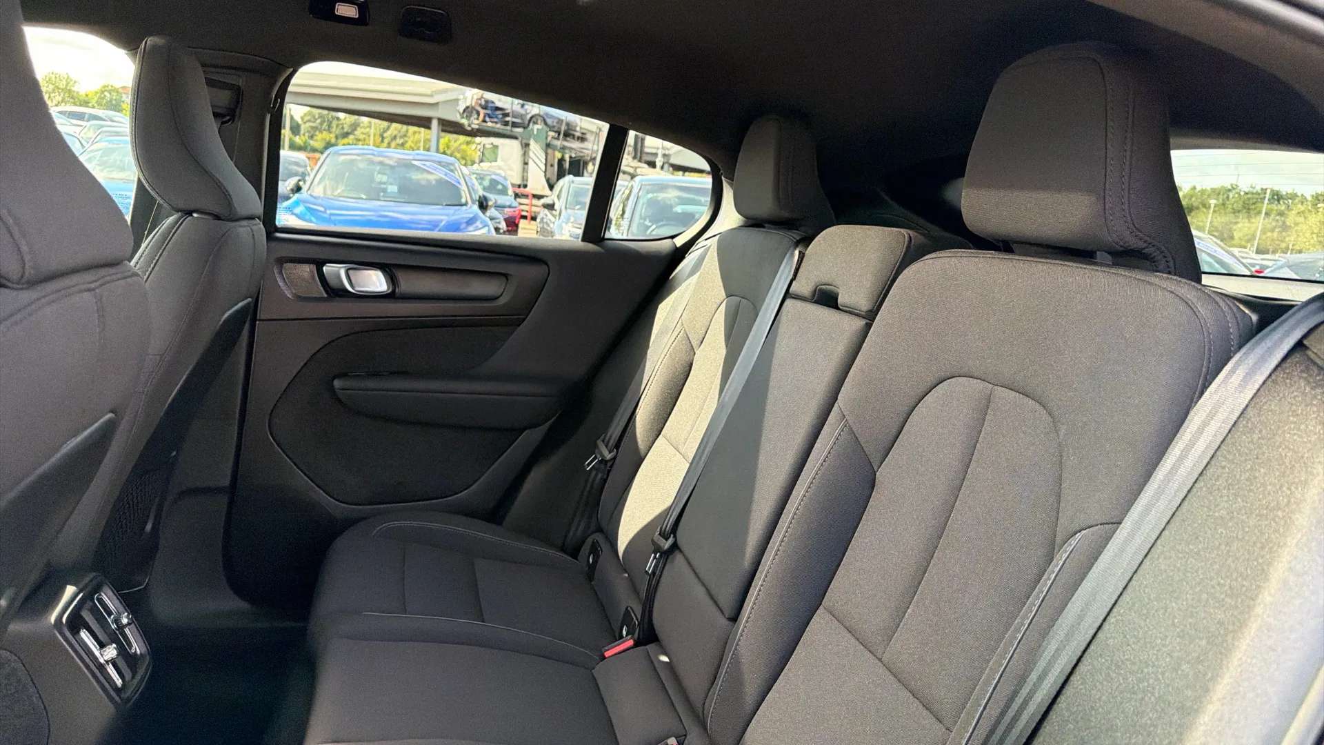 2023 VOLVO C40 2023 VOLVO C40