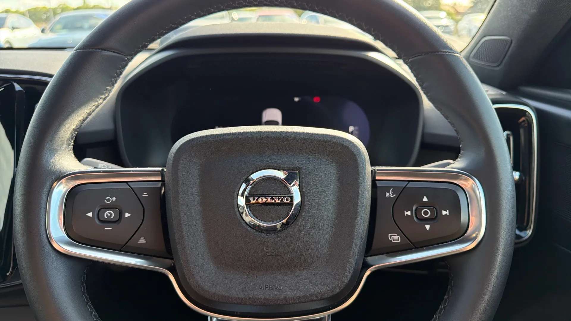2023 VOLVO C40 2023 VOLVO C40