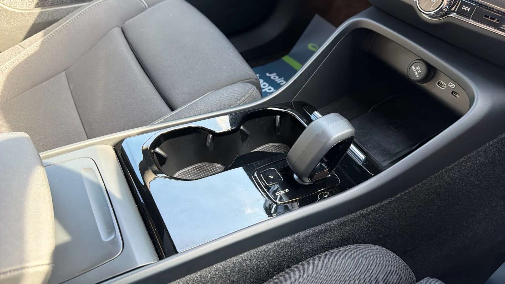 2023 VOLVO C40 2023 VOLVO C40