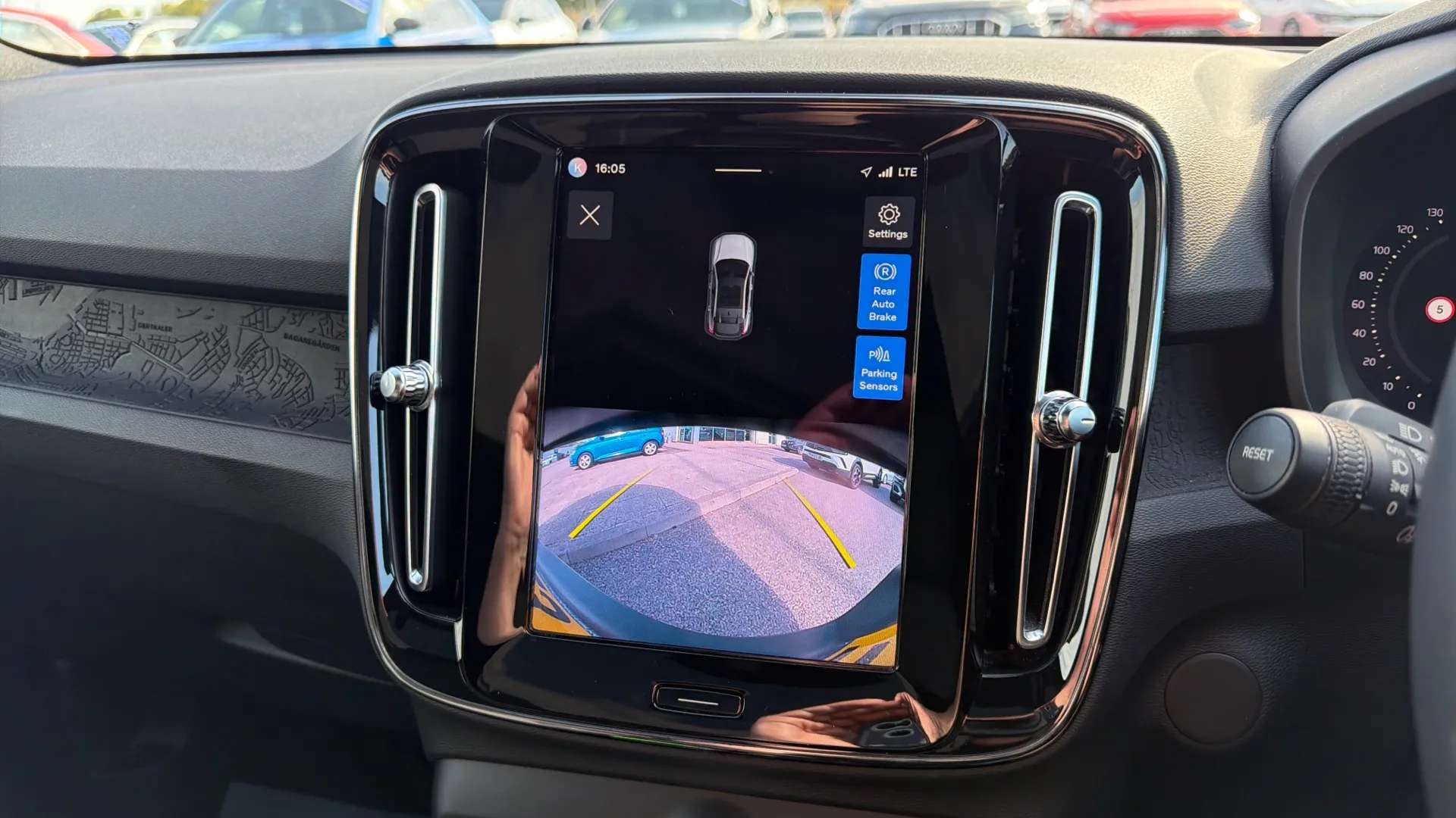 2023 VOLVO C40 2023 VOLVO C40