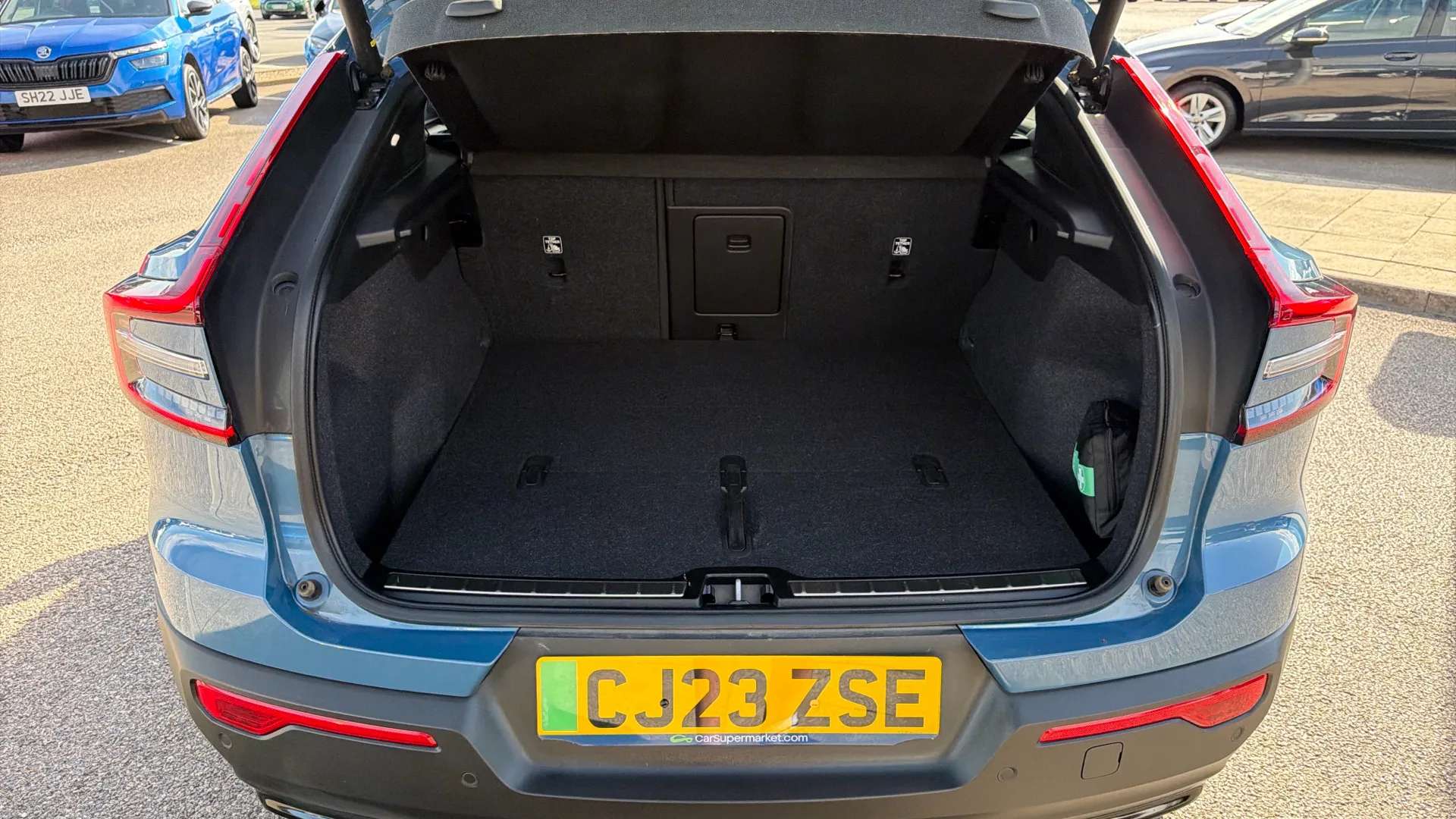 2023 VOLVO C40 2023 VOLVO C40