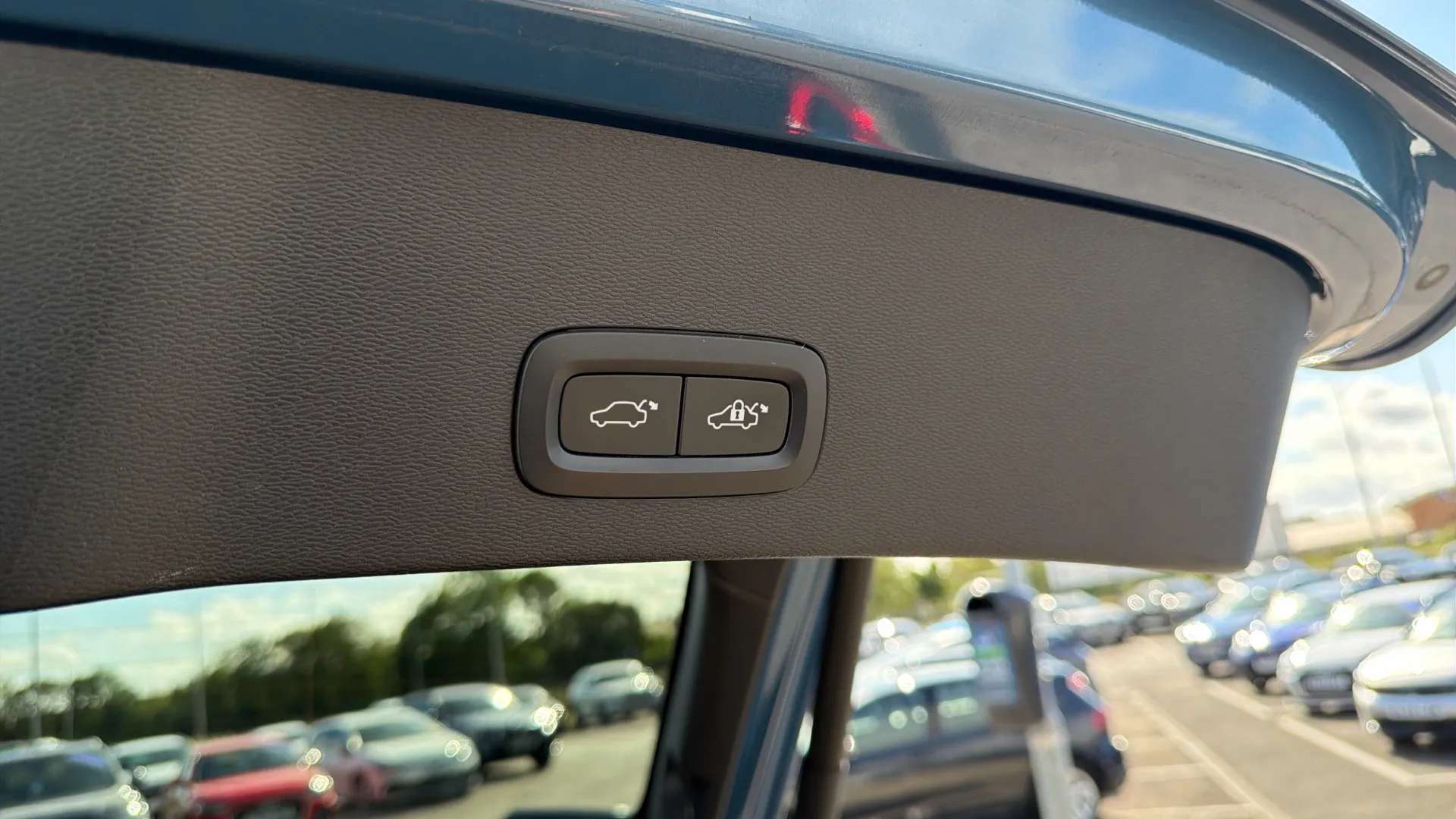 2023 VOLVO C40 2023 VOLVO C40