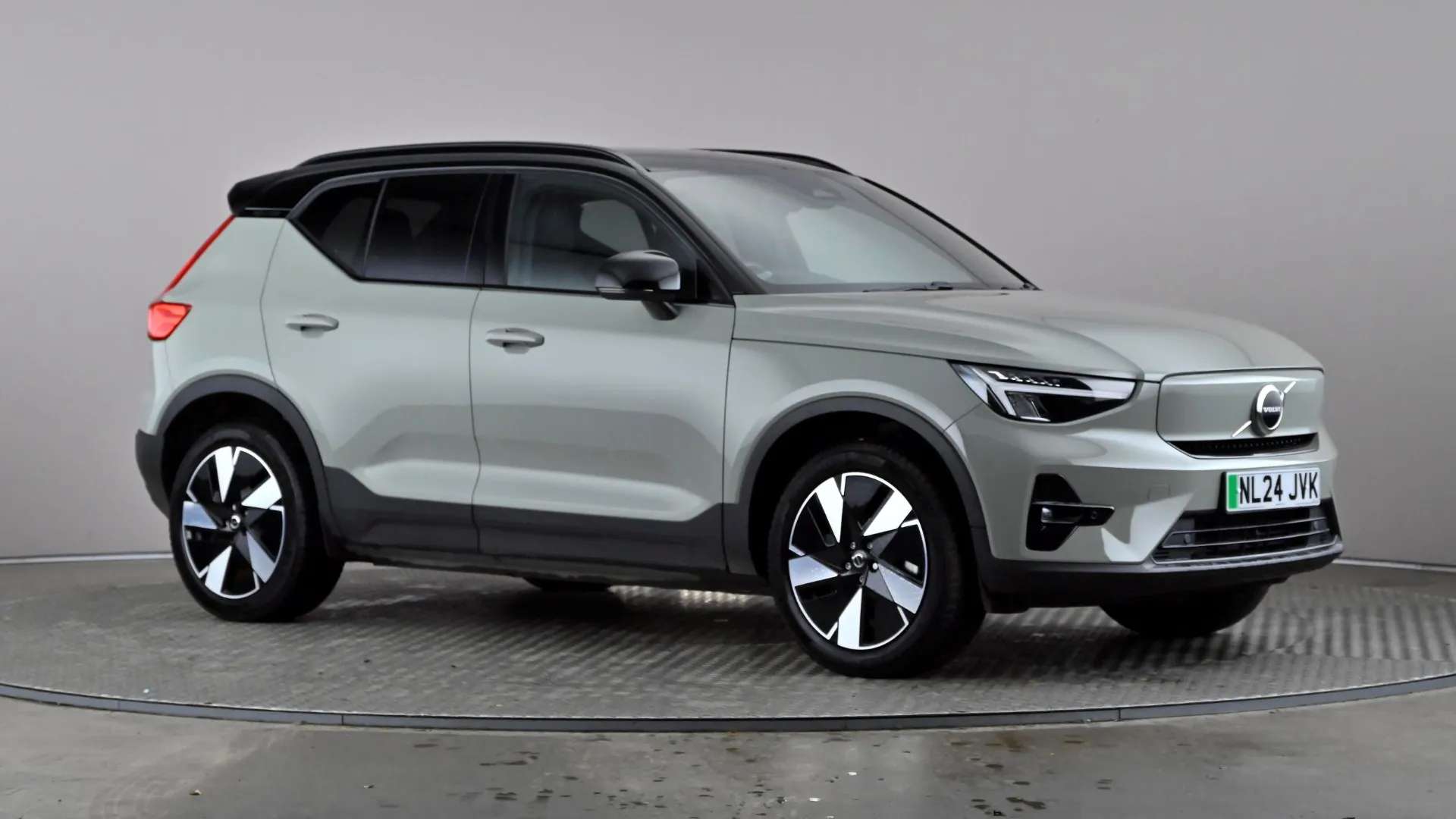 A 2024 VOLVO XC40 175kW Recharge Plus 69kWh Auto A 2024 VOLVO XC40 175kW Recharge Plus 69kWh Auto