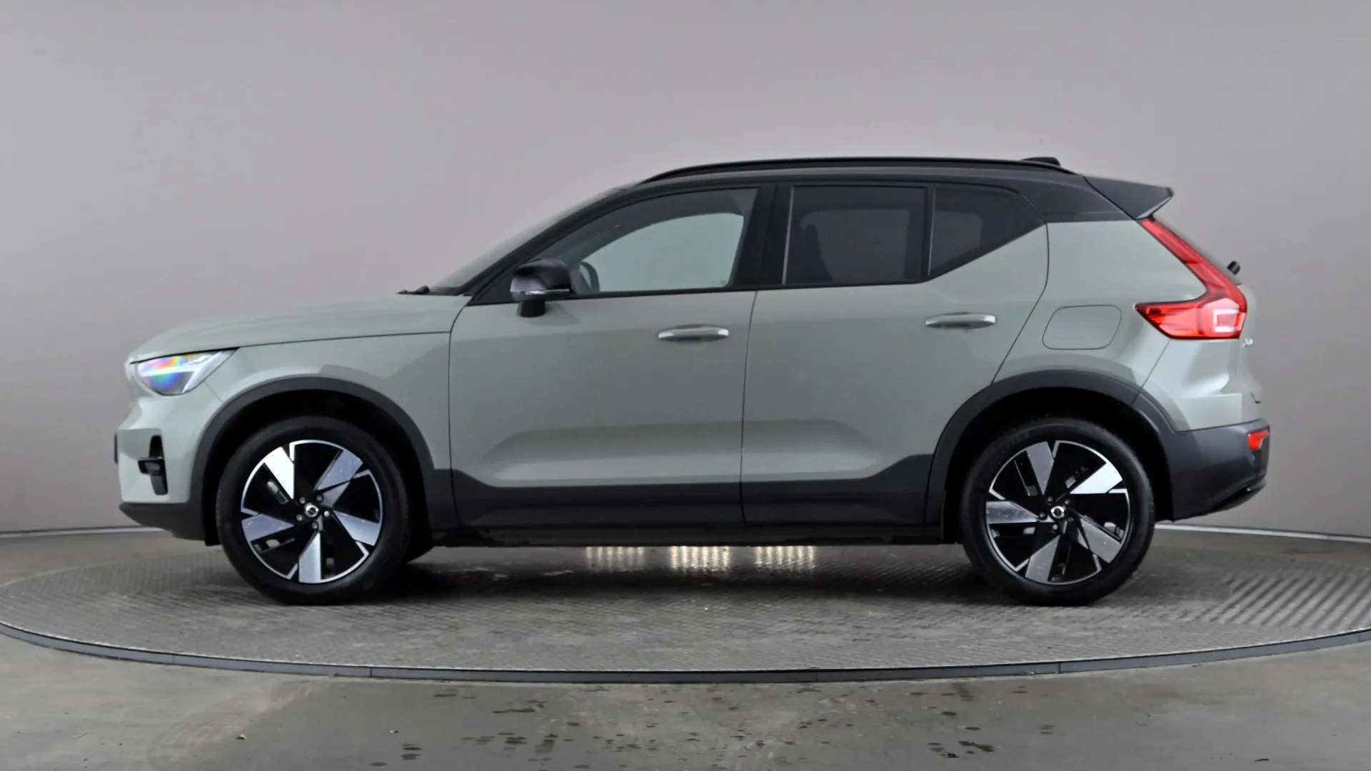 A 2024 VOLVO XC40 175kW Recharge Plus 69kWh Auto A 2024 VOLVO XC40 175kW Recharge Plus 69kWh Auto