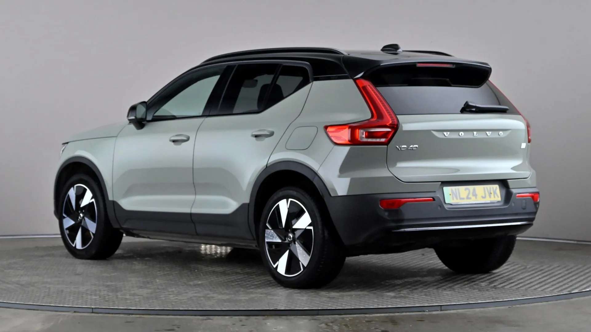 A 2024 VOLVO XC40 175kW Recharge Plus 69kWh Auto A 2024 VOLVO XC40 175kW Recharge Plus 69kWh Auto
