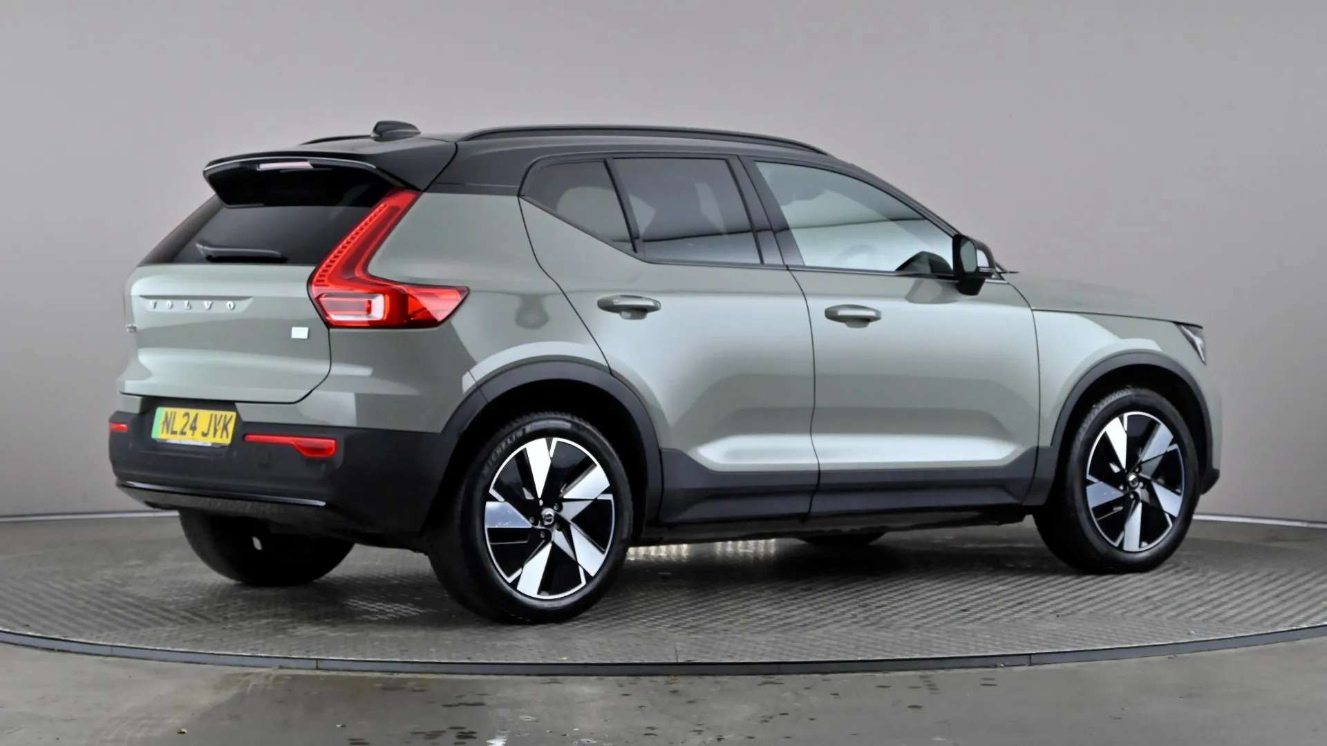 2024 VOLVO XC40 2024 VOLVO XC40