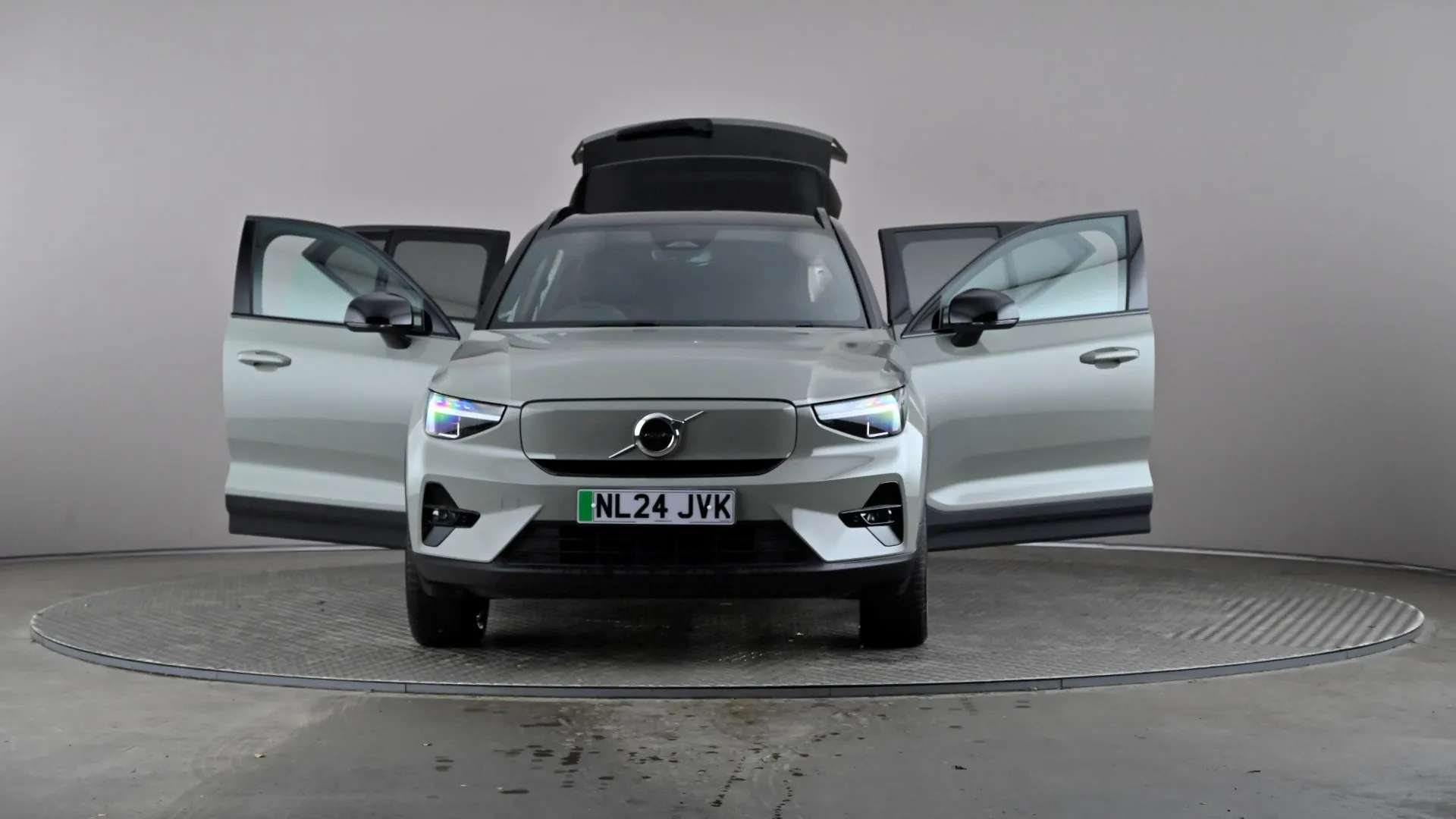2024 VOLVO XC40 2024 VOLVO XC40