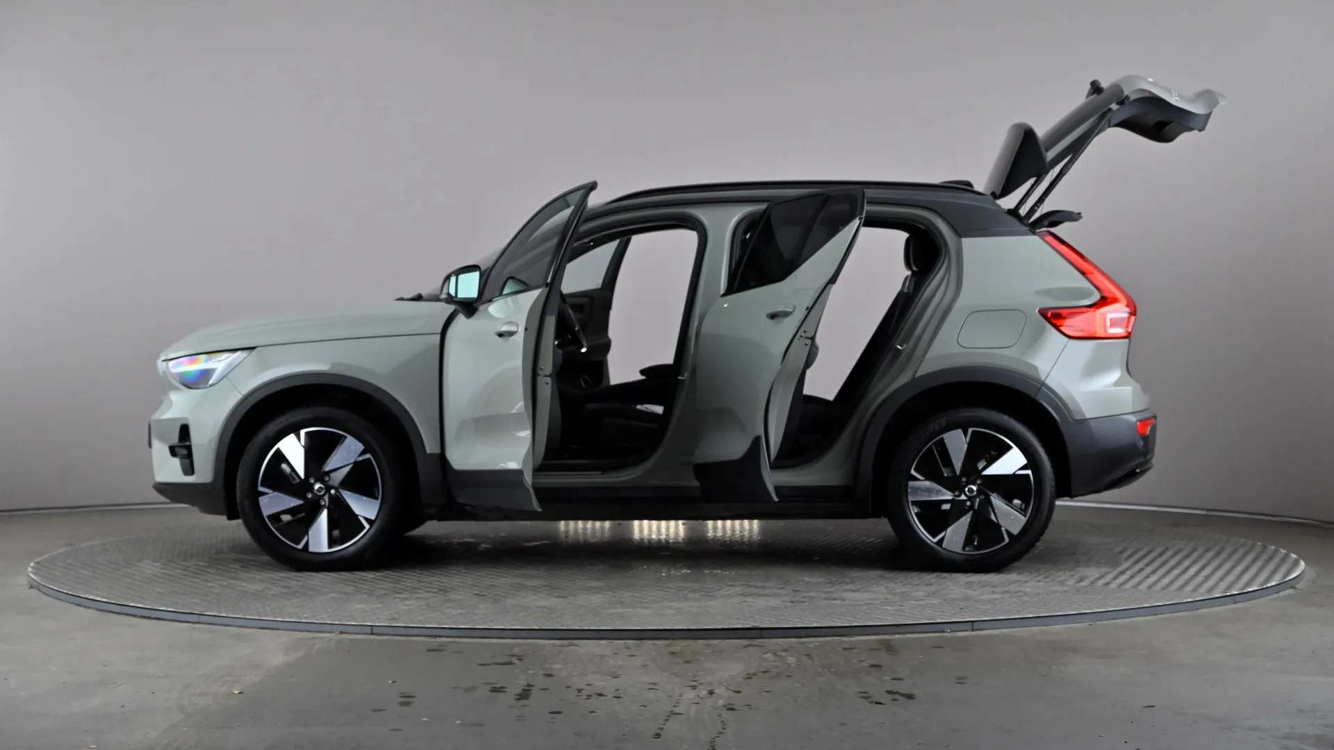 2024 VOLVO XC40 2024 VOLVO XC40