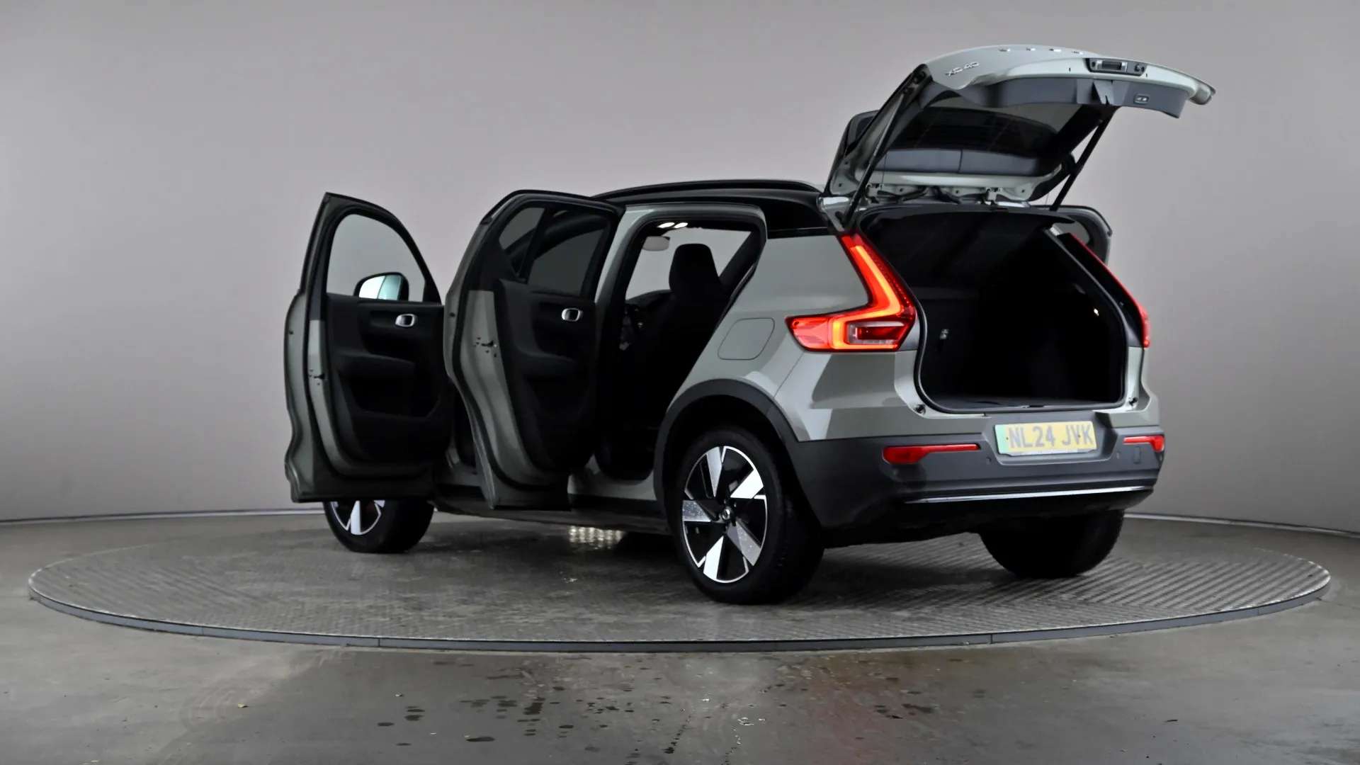 2024 VOLVO XC40 2024 VOLVO XC40