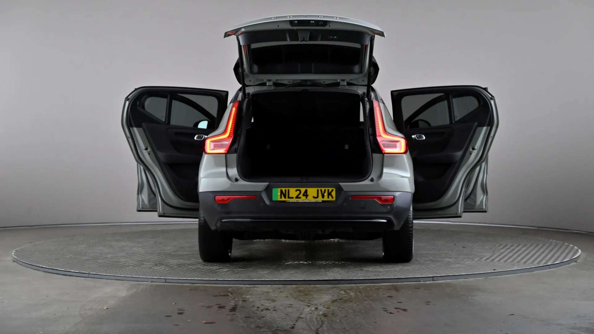 2024 VOLVO XC40 2024 VOLVO XC40