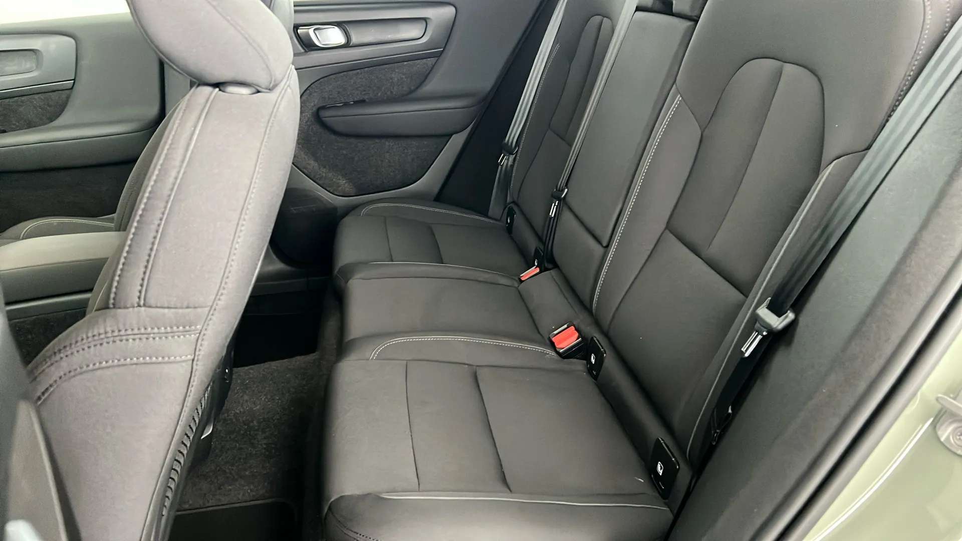 2024 VOLVO XC40 2024 VOLVO XC40