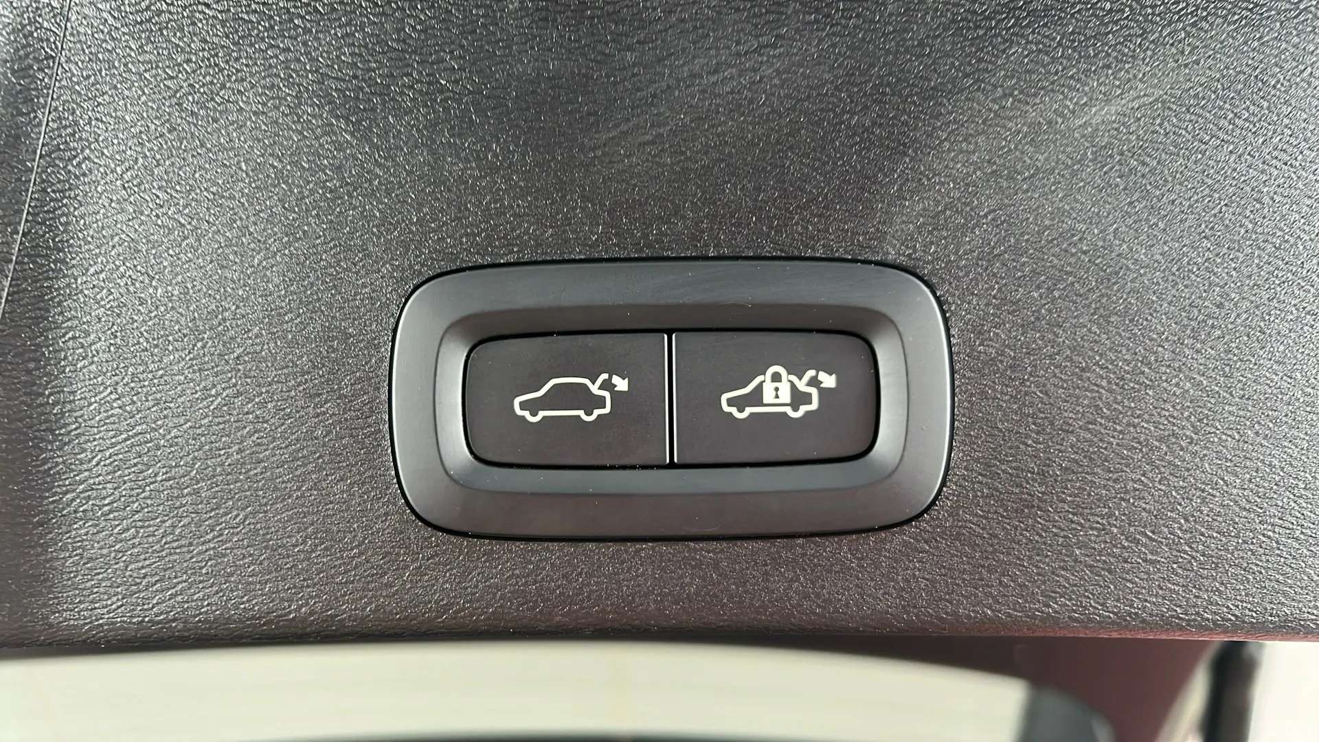 2024 VOLVO XC40 2024 VOLVO XC40