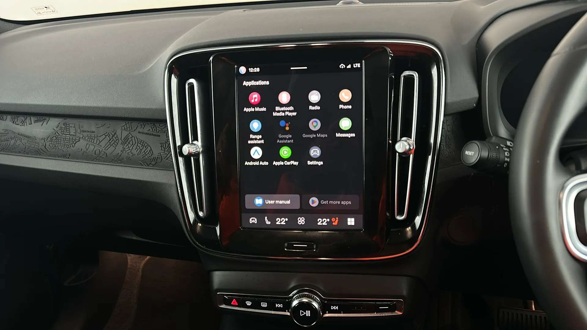 2024 VOLVO C40 2024 VOLVO C40