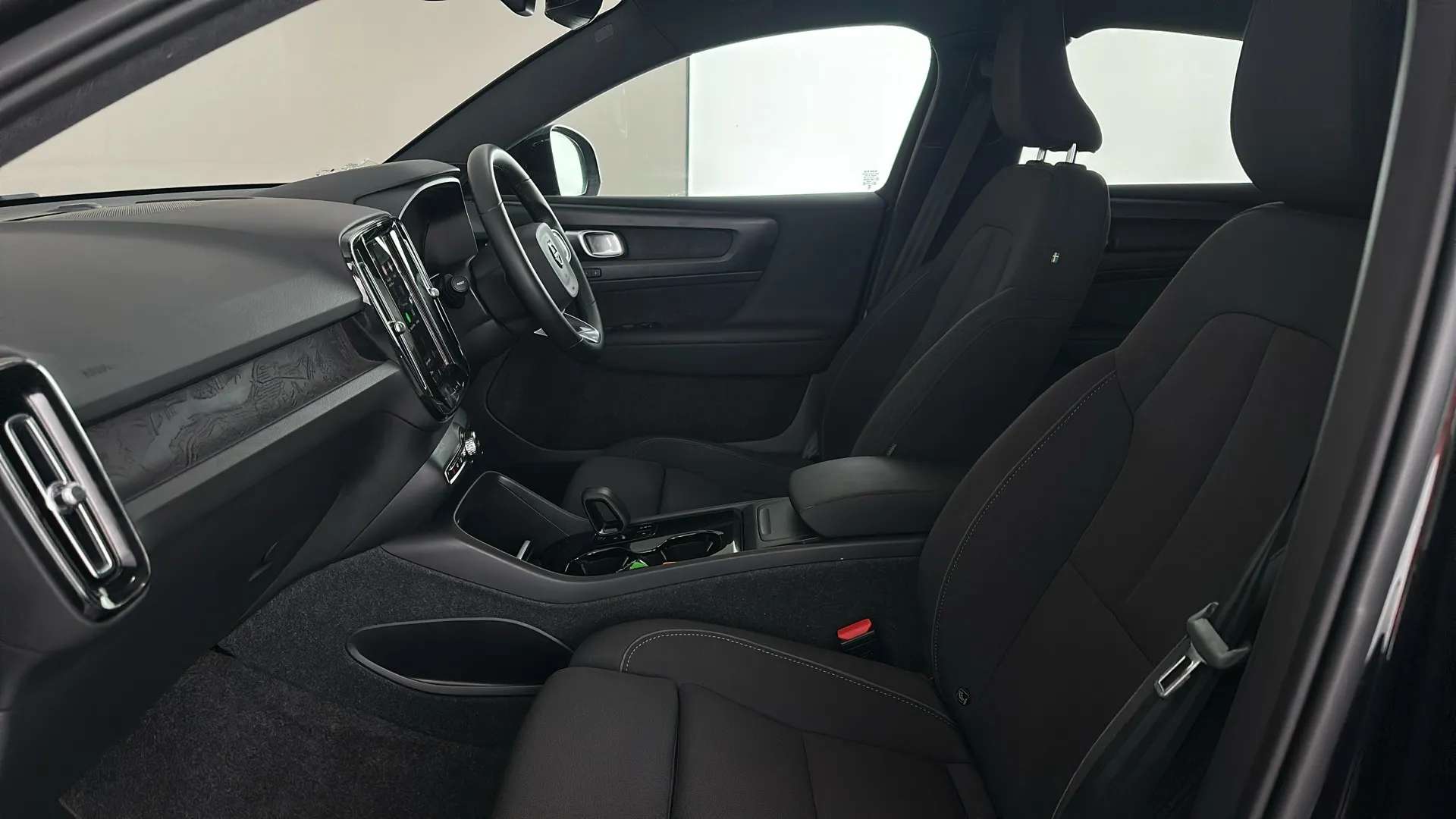 2024 VOLVO C40 2024 VOLVO C40