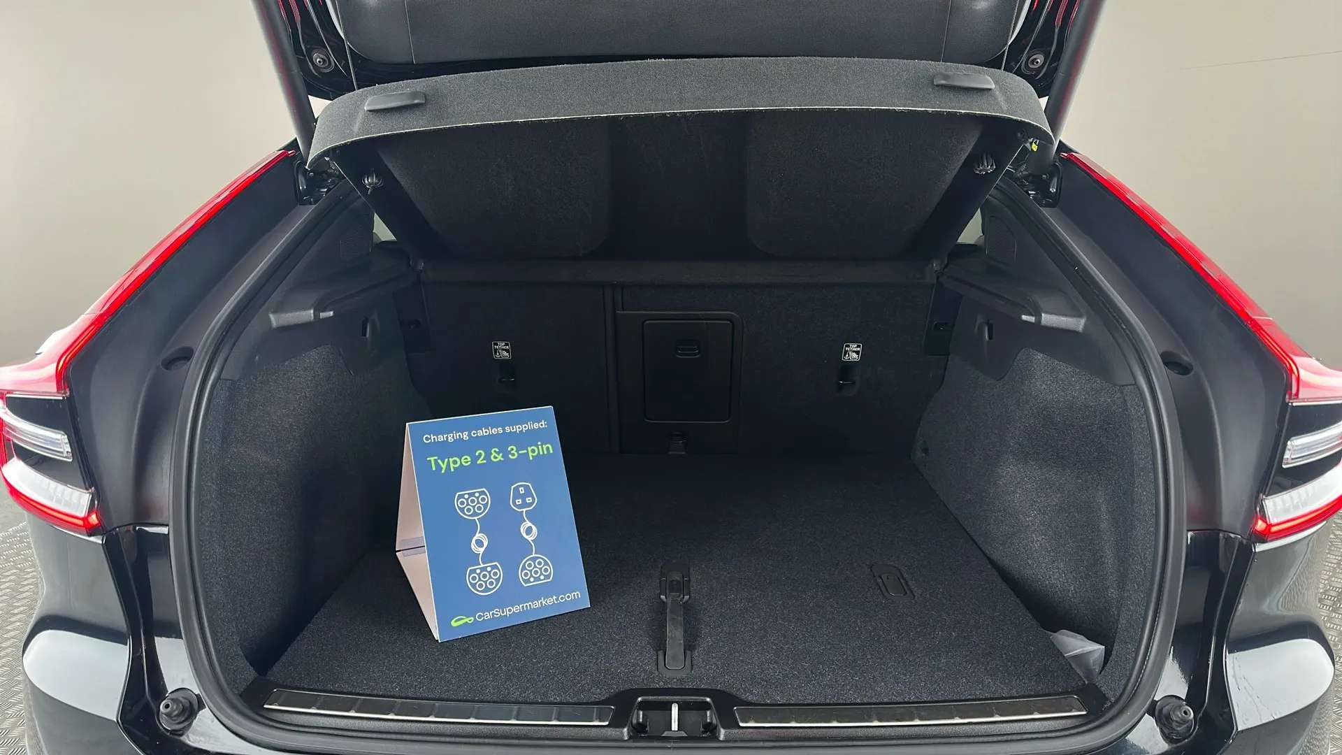 2024 VOLVO C40 2024 VOLVO C40