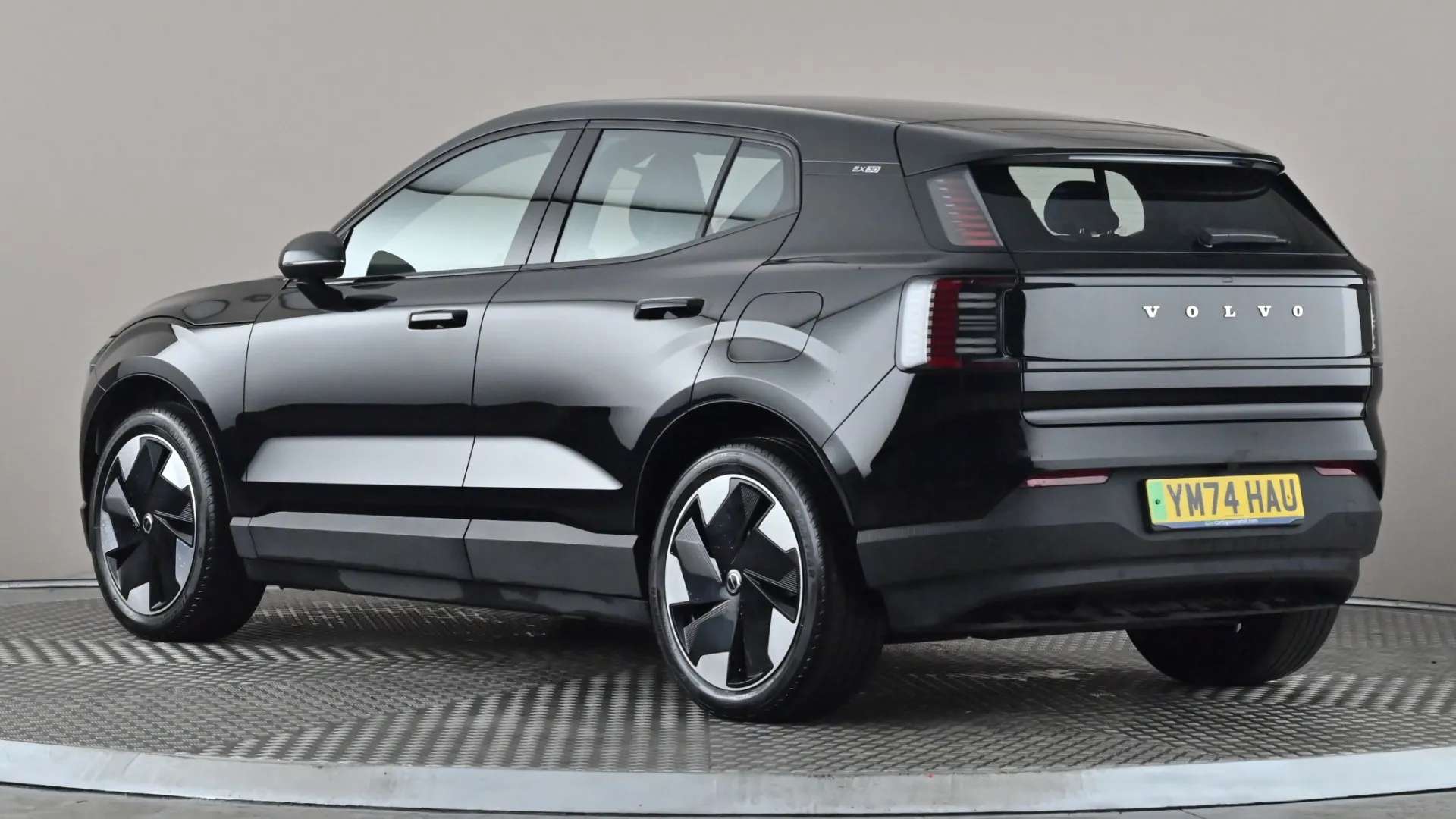 A 2025 VOLVO EX30 200kW SM Extended Range Plus 69kWh Auto A 2025 VOLVO EX30 200kW SM Extended Range Plus 69kWh Auto