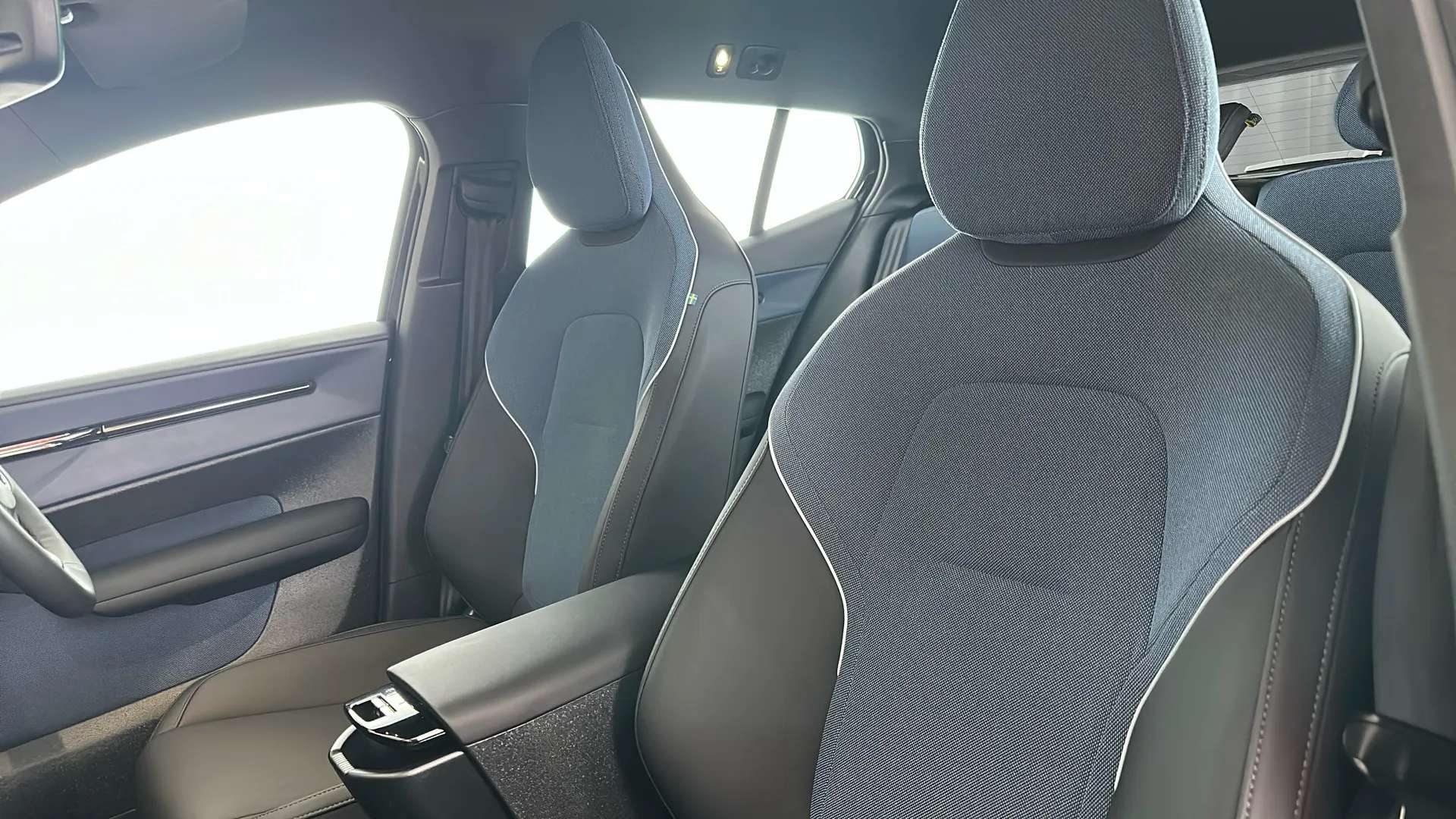 2025 VOLVO EX30 2025 VOLVO EX30