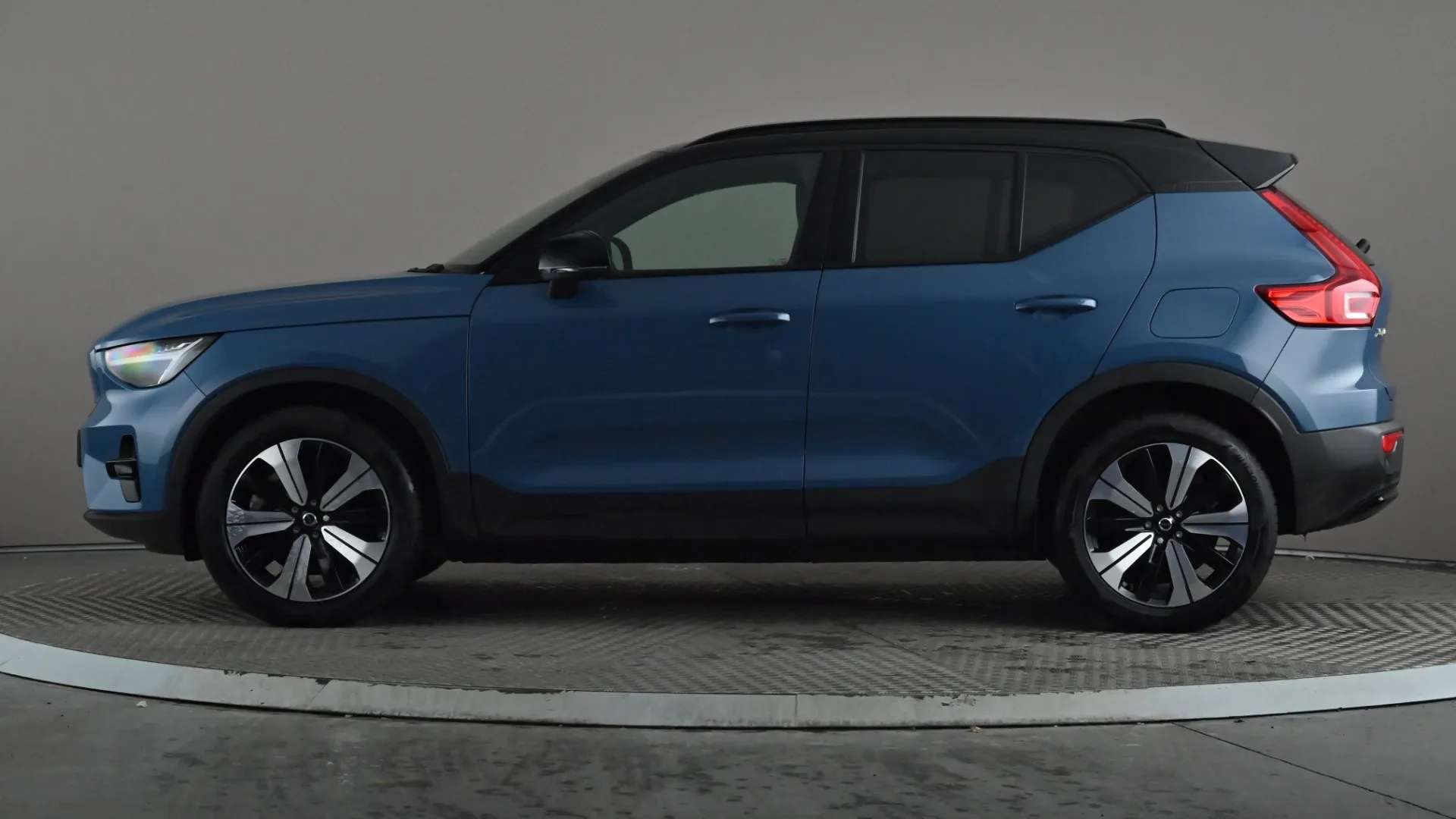 2022 VOLVO XC40 2022 VOLVO XC40