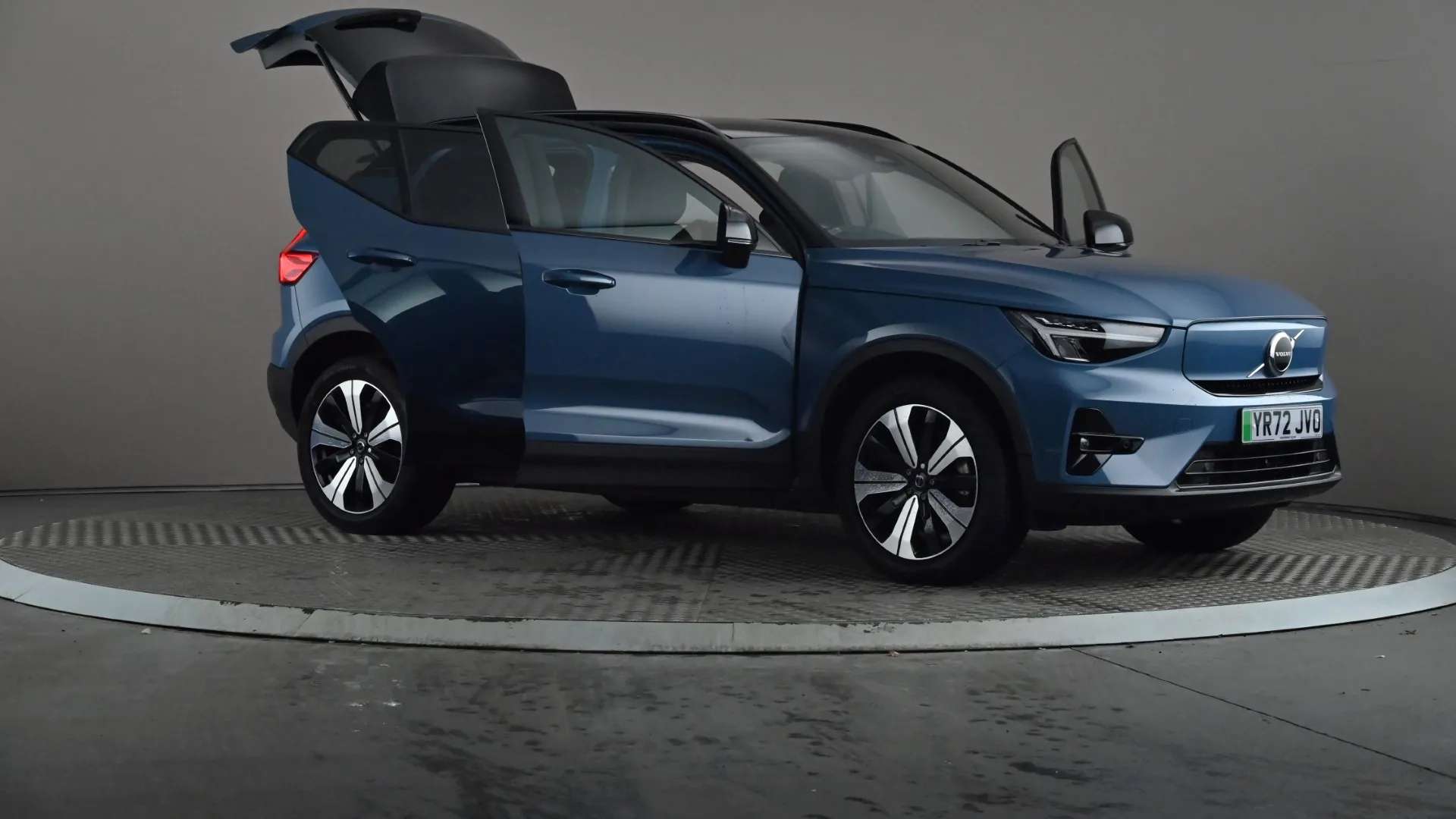 2022 VOLVO XC40 2022 VOLVO XC40