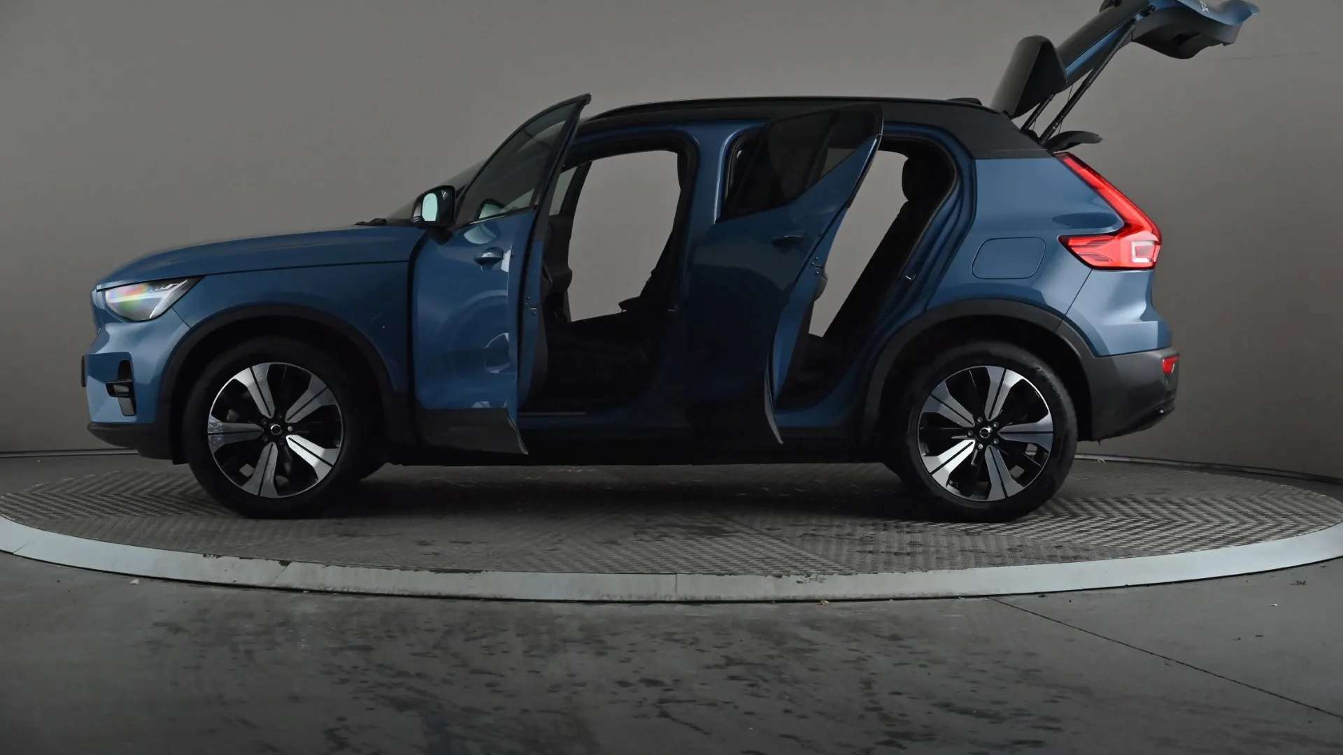 2022 VOLVO XC40 2022 VOLVO XC40