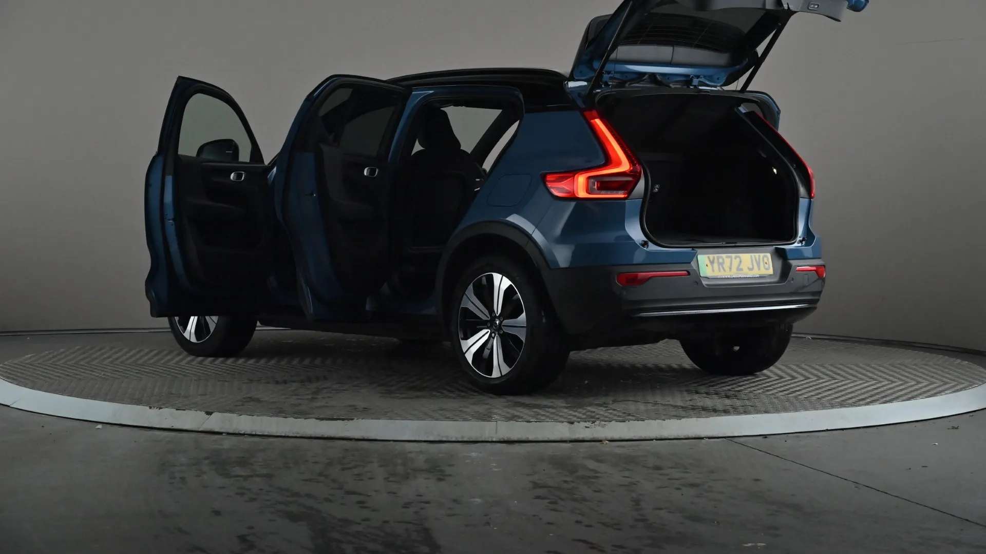 2022 VOLVO XC40 2022 VOLVO XC40