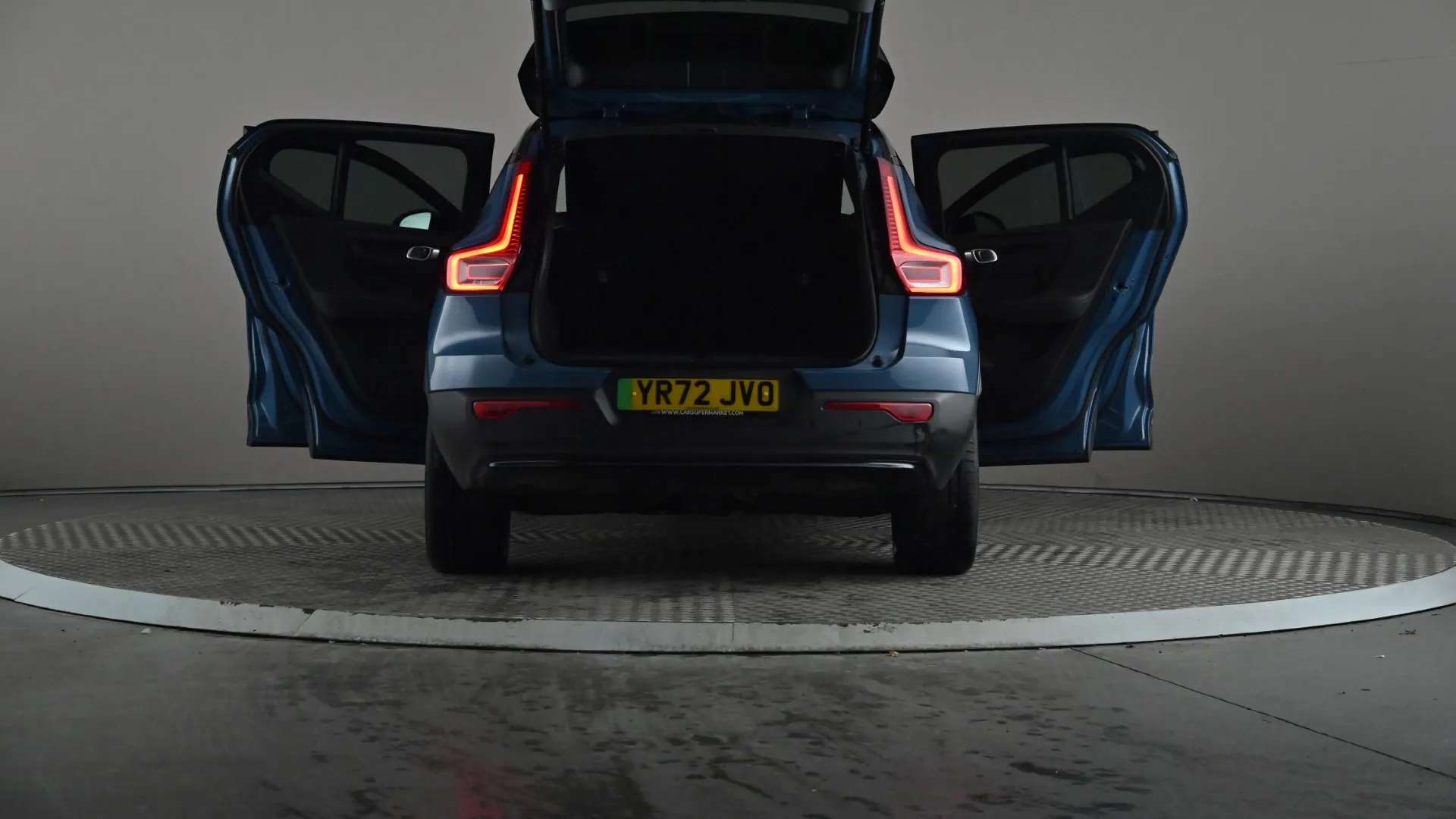 2022 VOLVO XC40 2022 VOLVO XC40