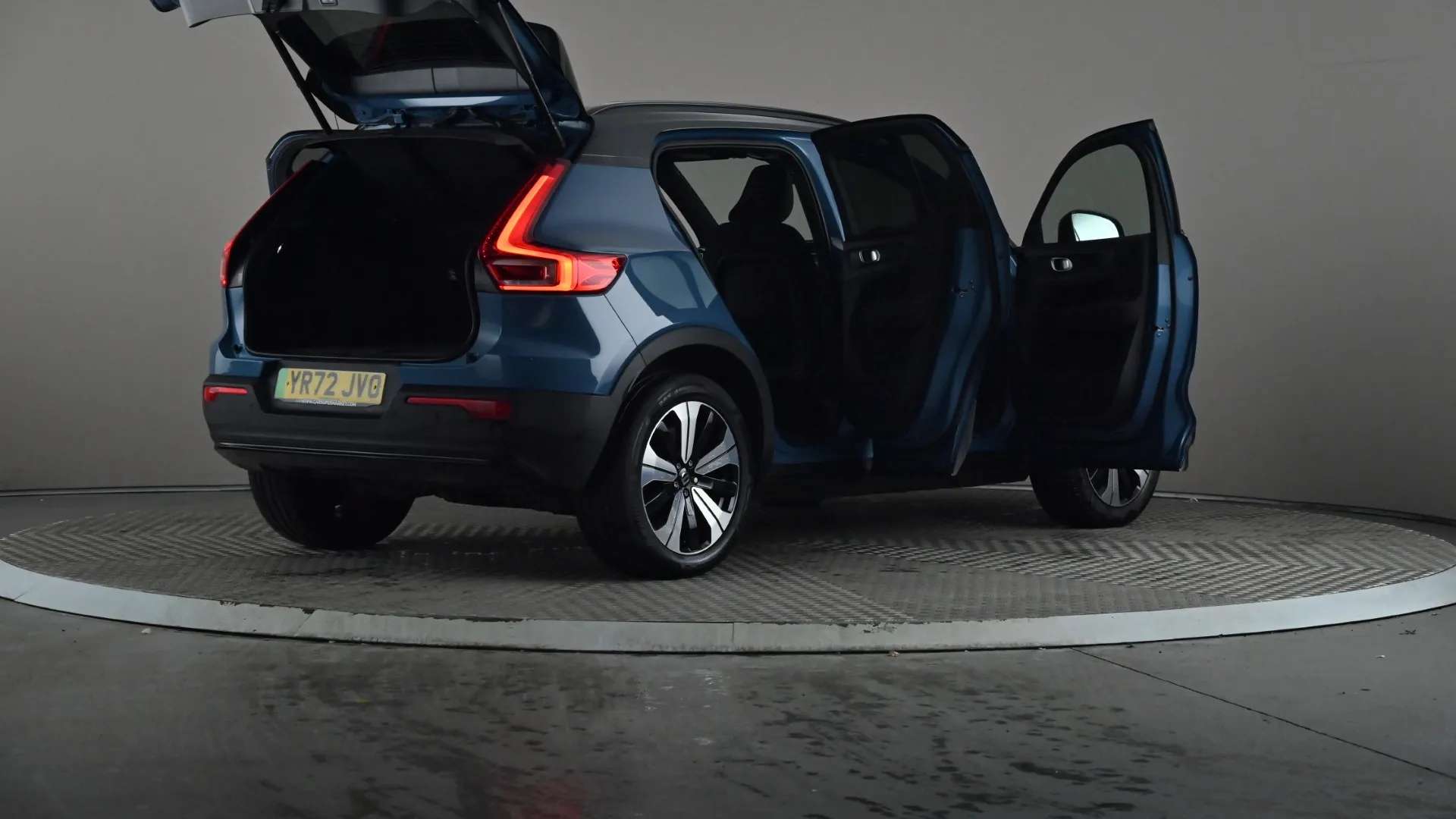2022 VOLVO XC40 2022 VOLVO XC40